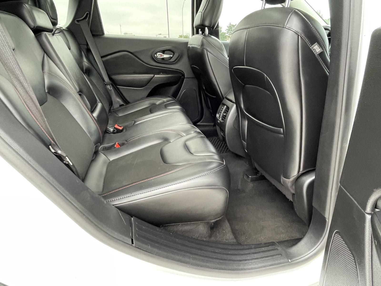 Vehicle photo 18