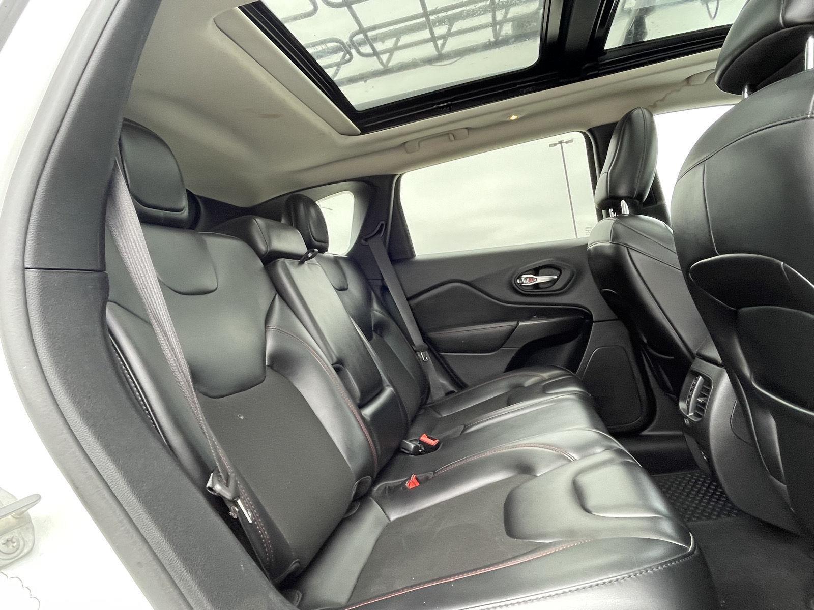 Vehicle photo 19