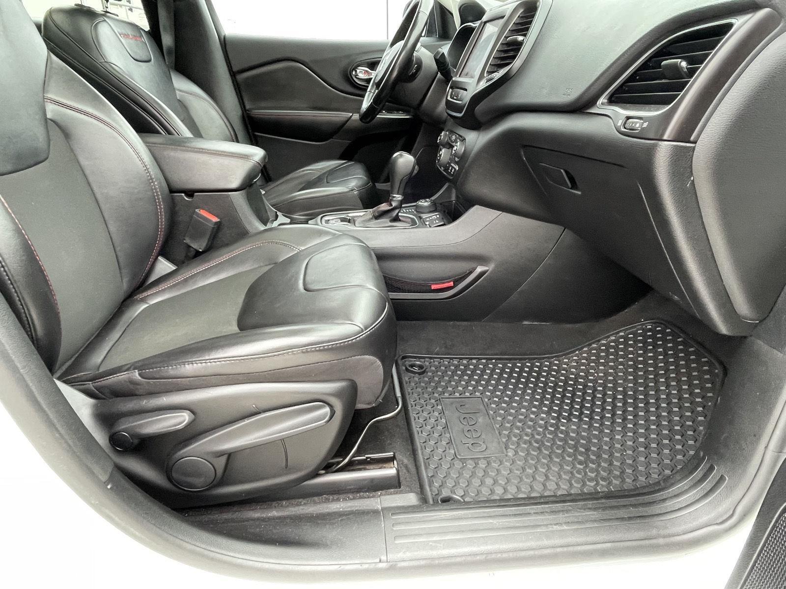 Vehicle photo 20