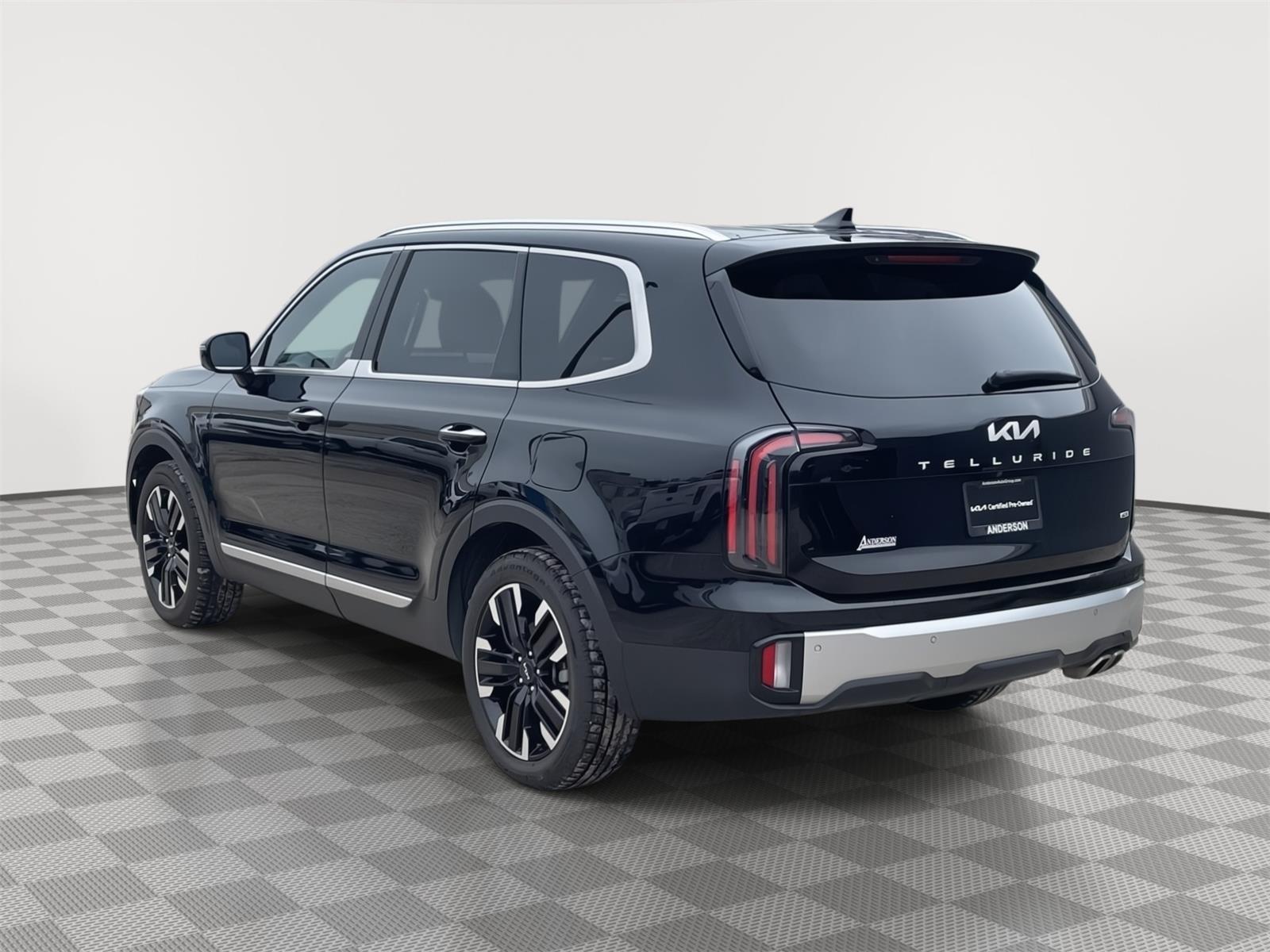 Vehicle photo 4