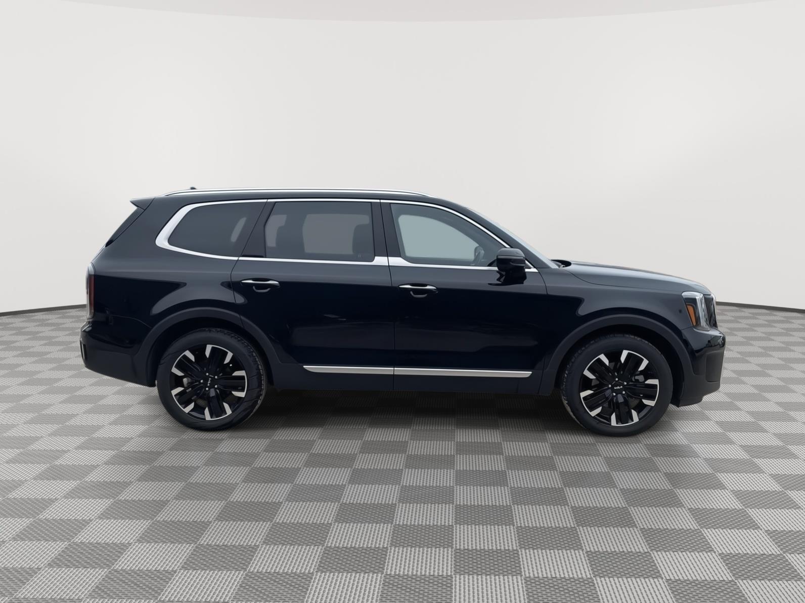 Vehicle photo 7