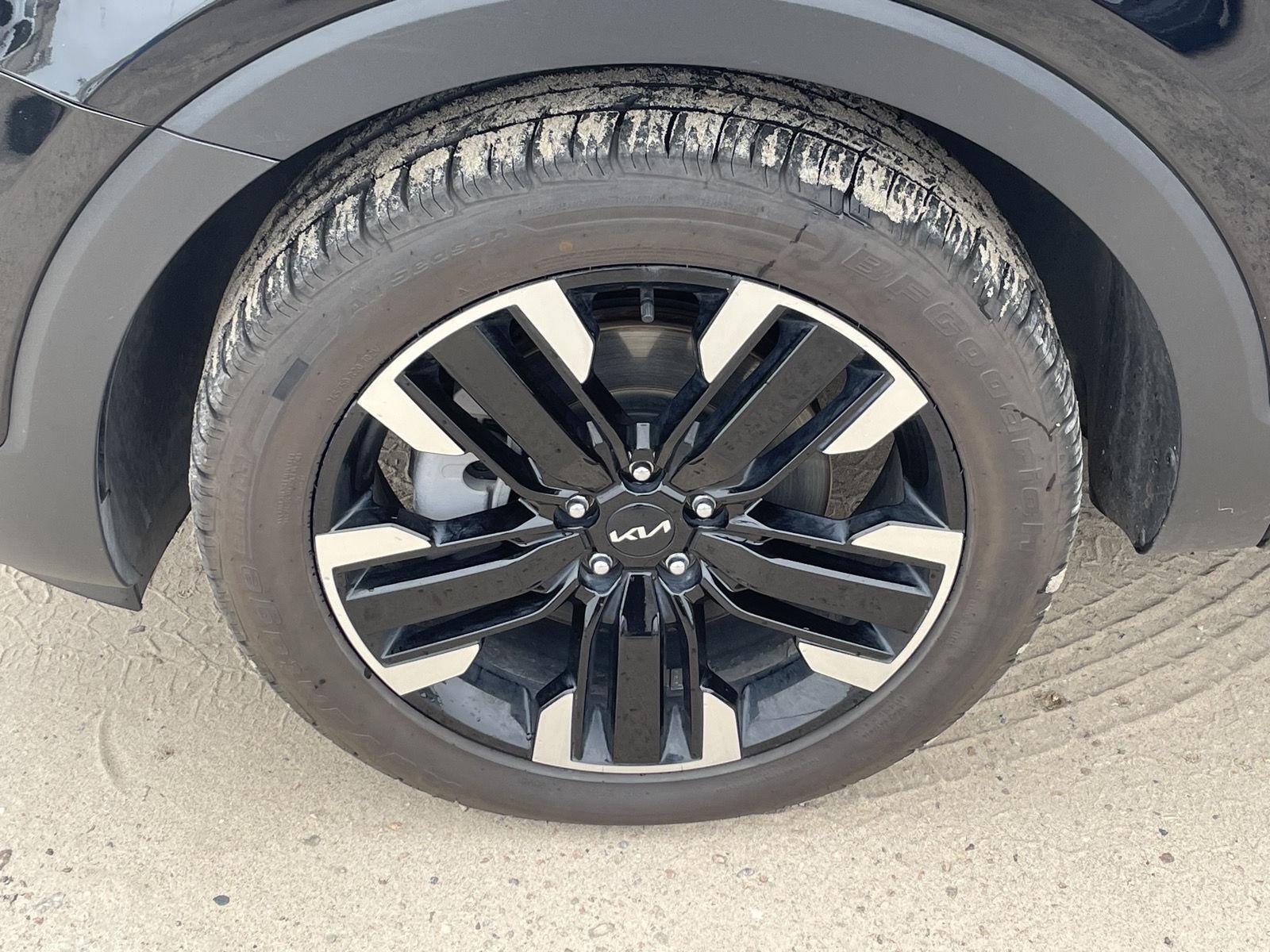 Vehicle photo 10