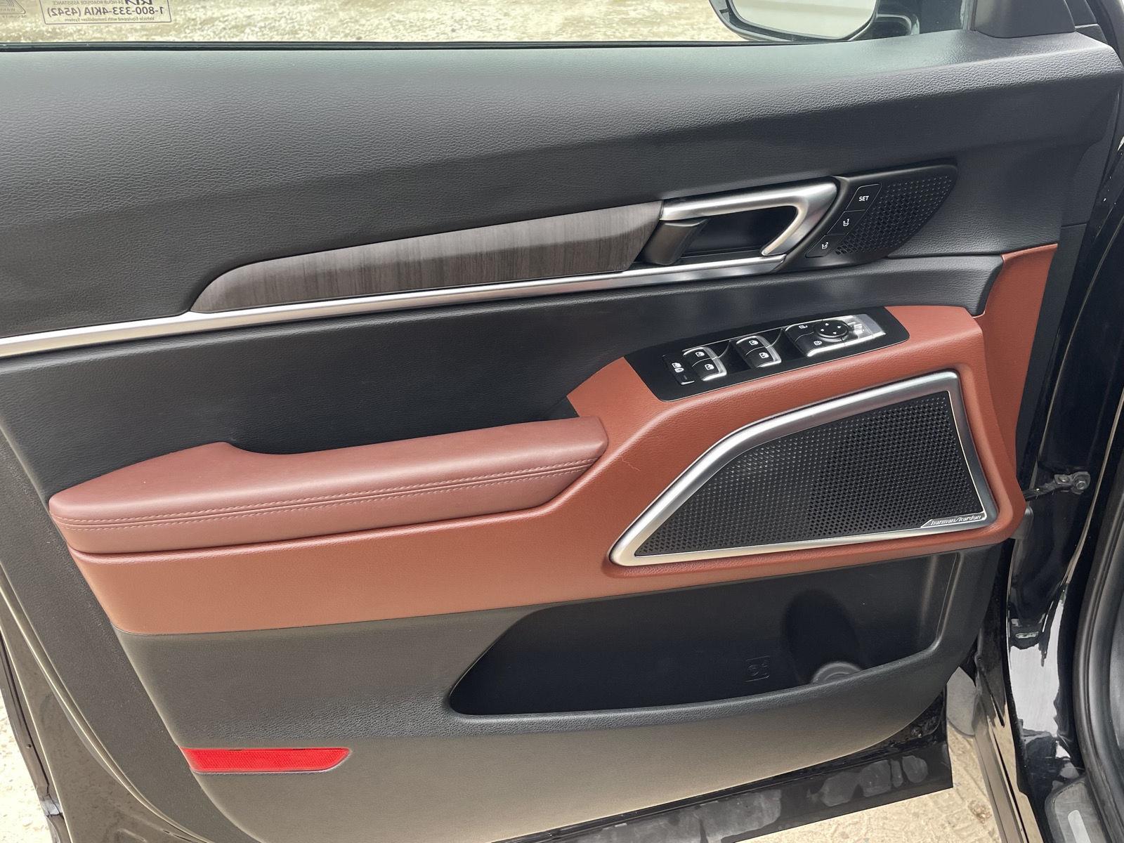 Vehicle photo 12