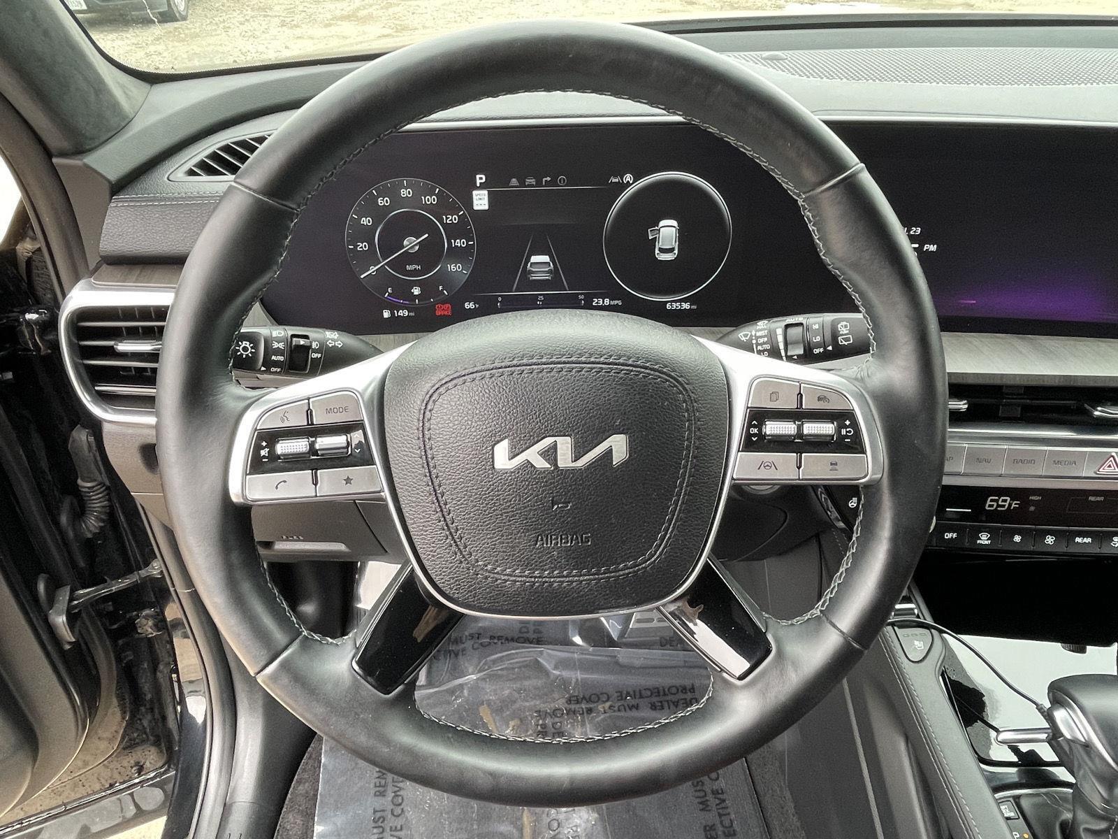Vehicle photo 13