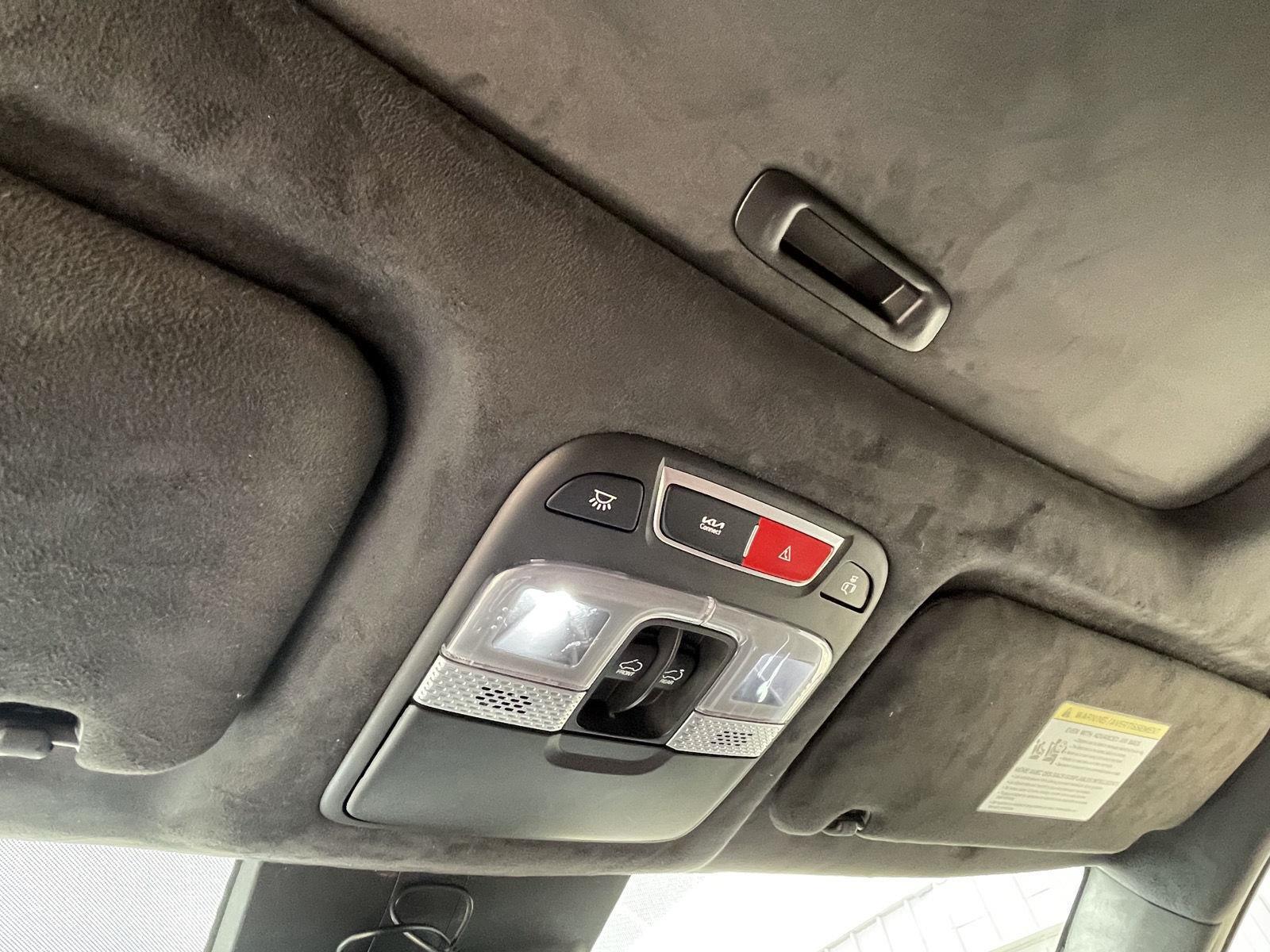Vehicle photo 18