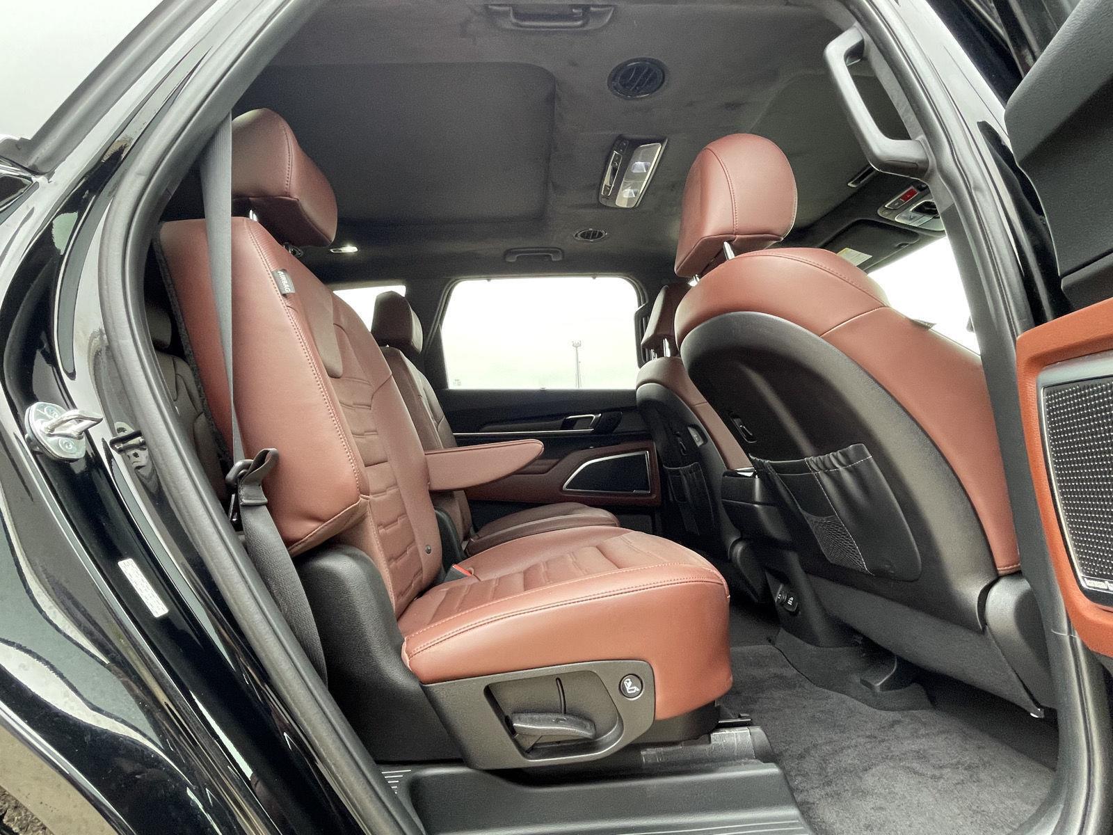 Vehicle photo 21