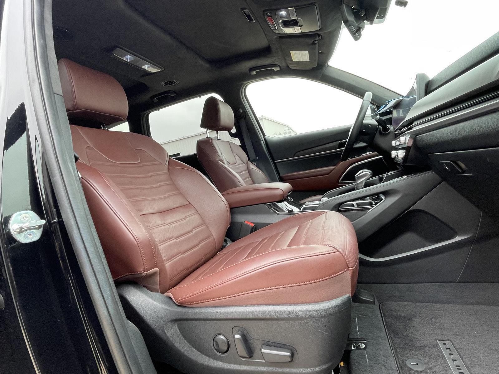 Vehicle photo 25