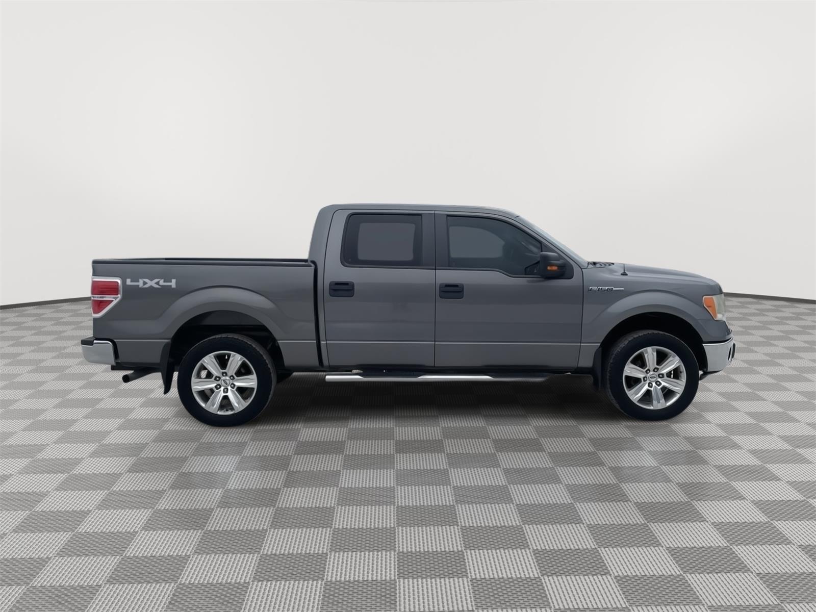 Vehicle photo 7