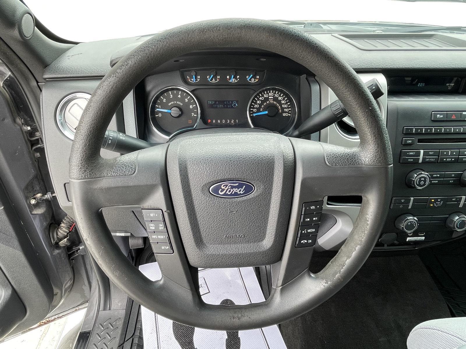 Vehicle photo 13