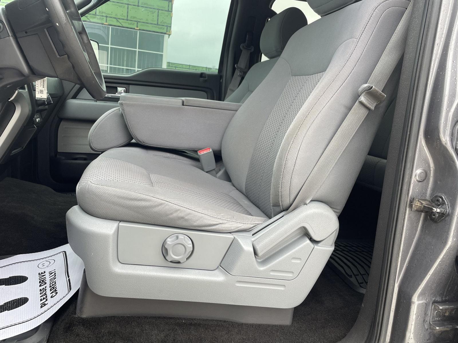 Vehicle photo 17