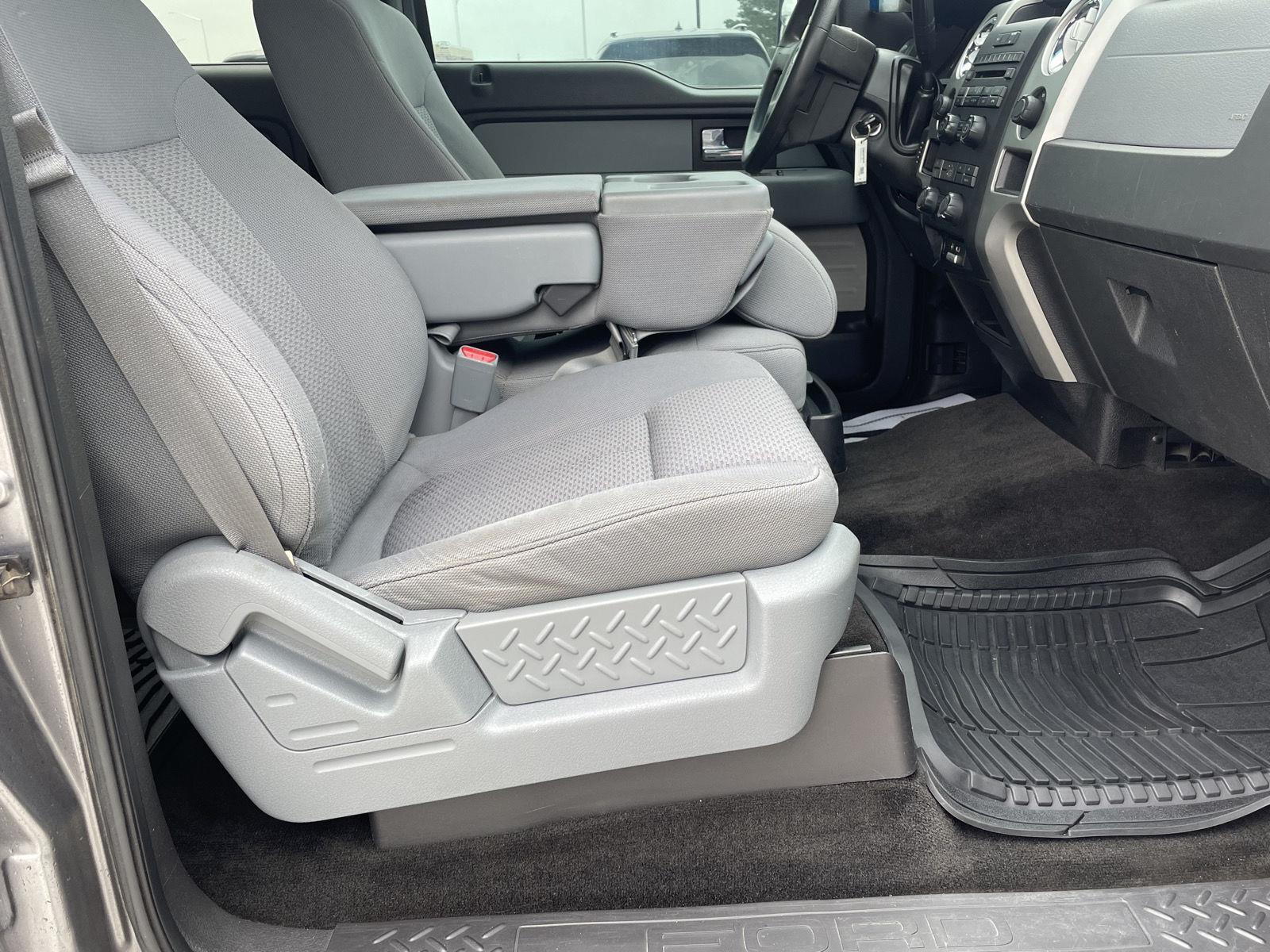 Vehicle photo 19