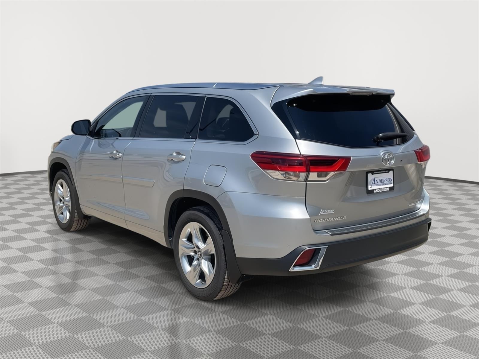Vehicle photo 4
