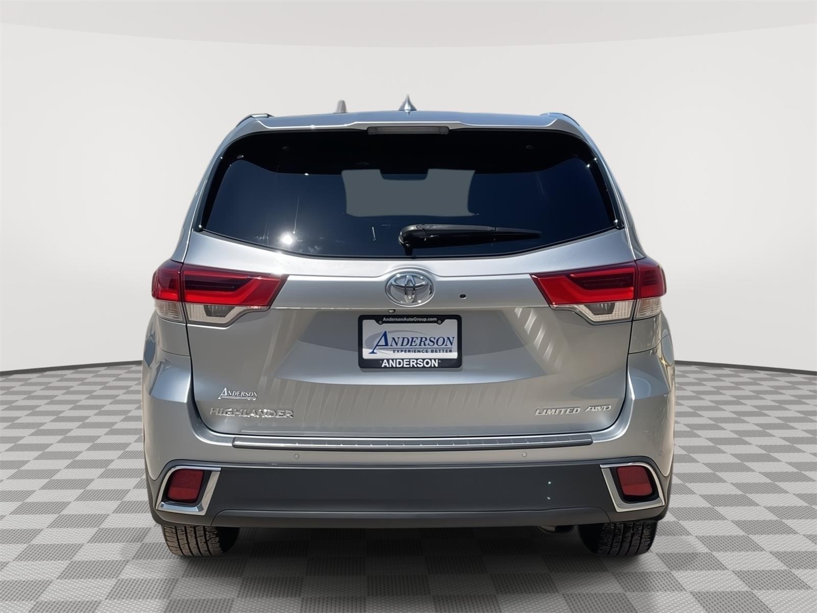 Vehicle photo 5