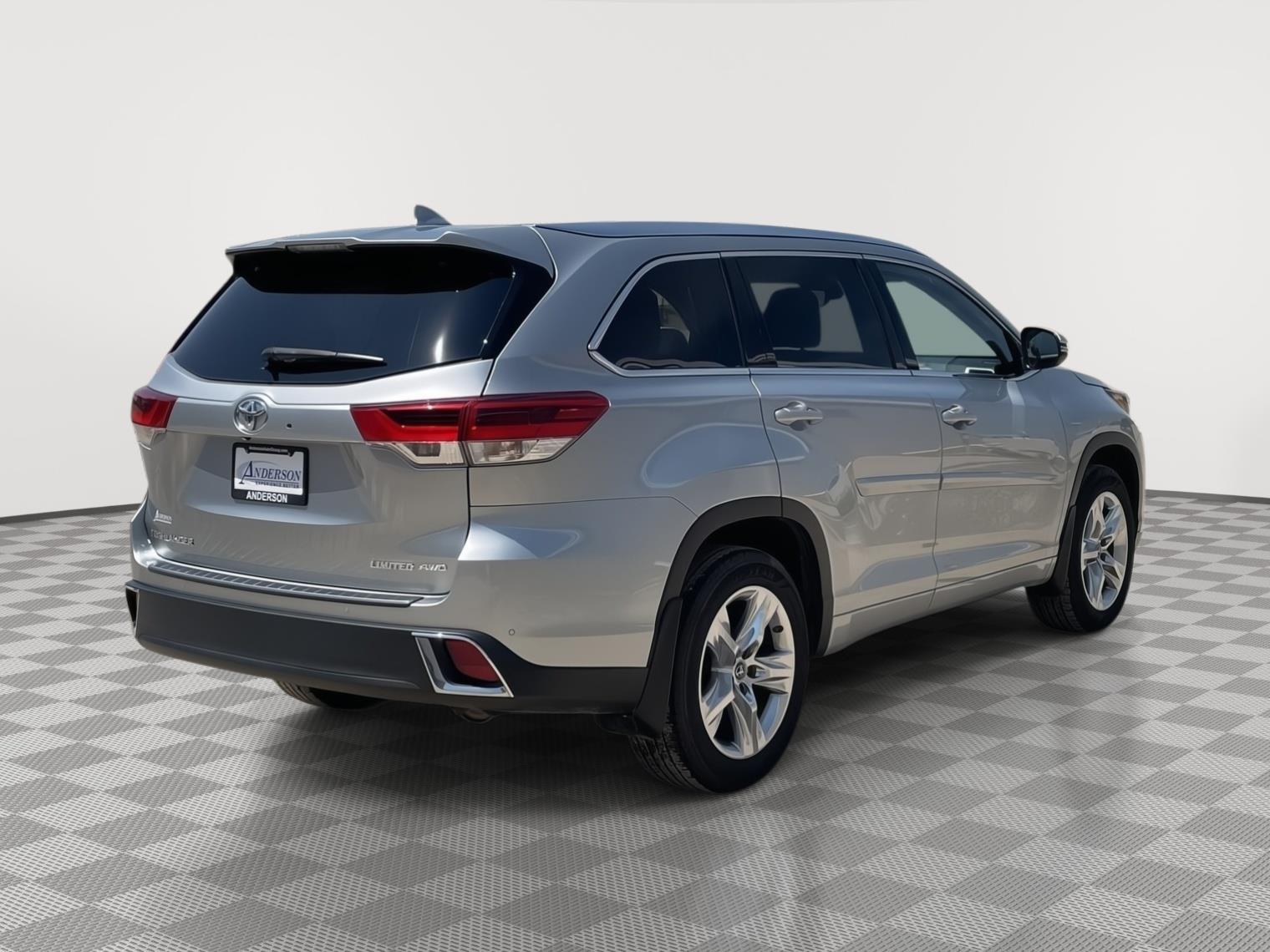 Vehicle photo 6