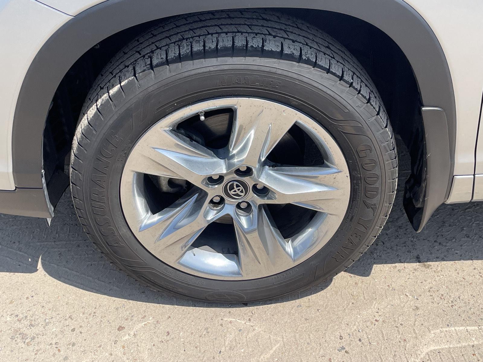 Vehicle photo 10