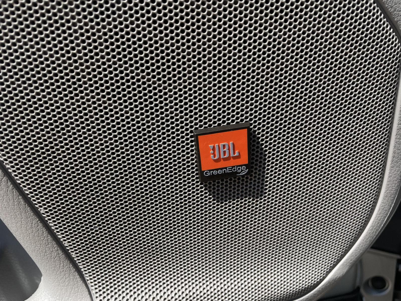 Vehicle photo 13