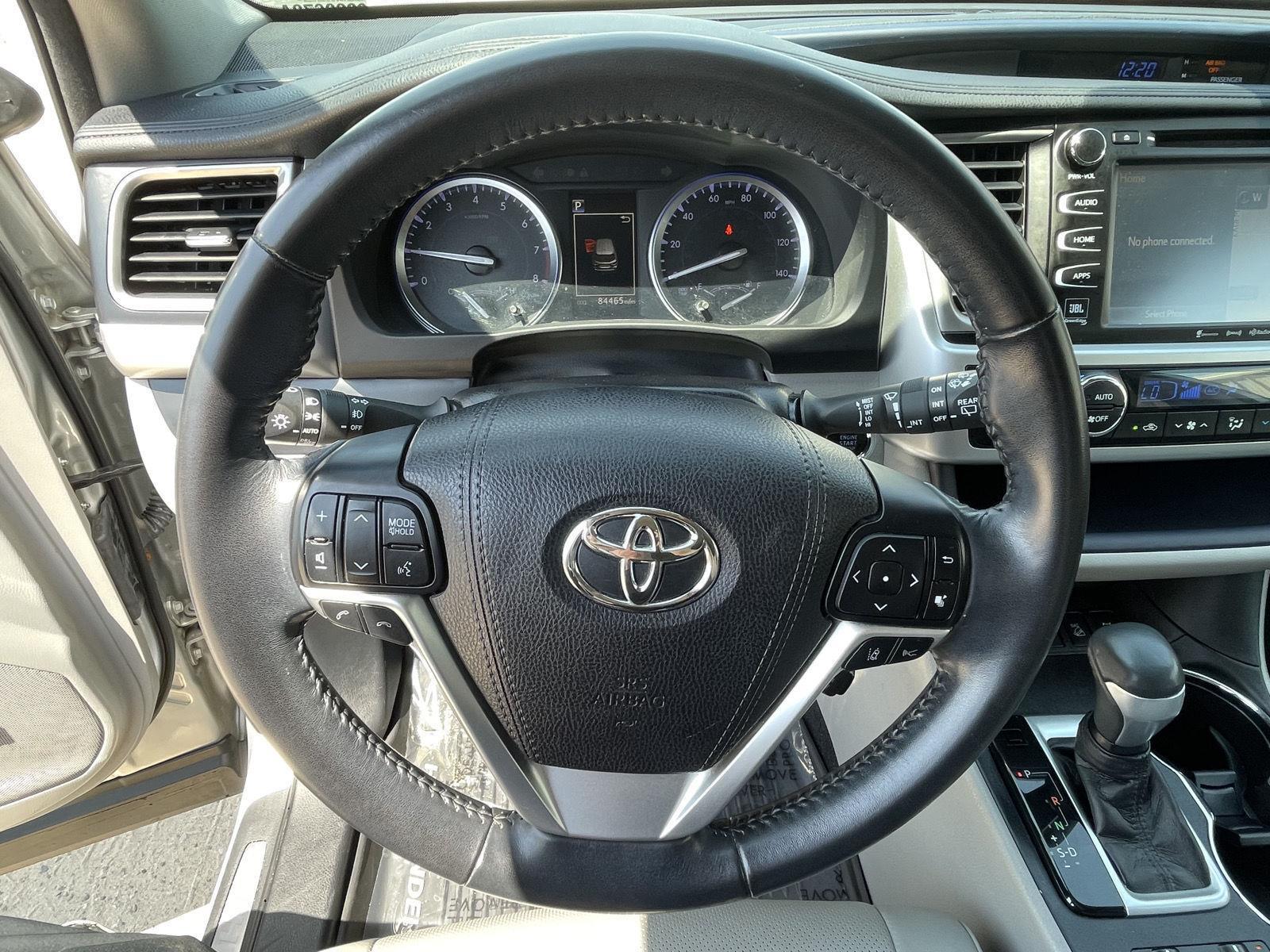 Vehicle photo 14