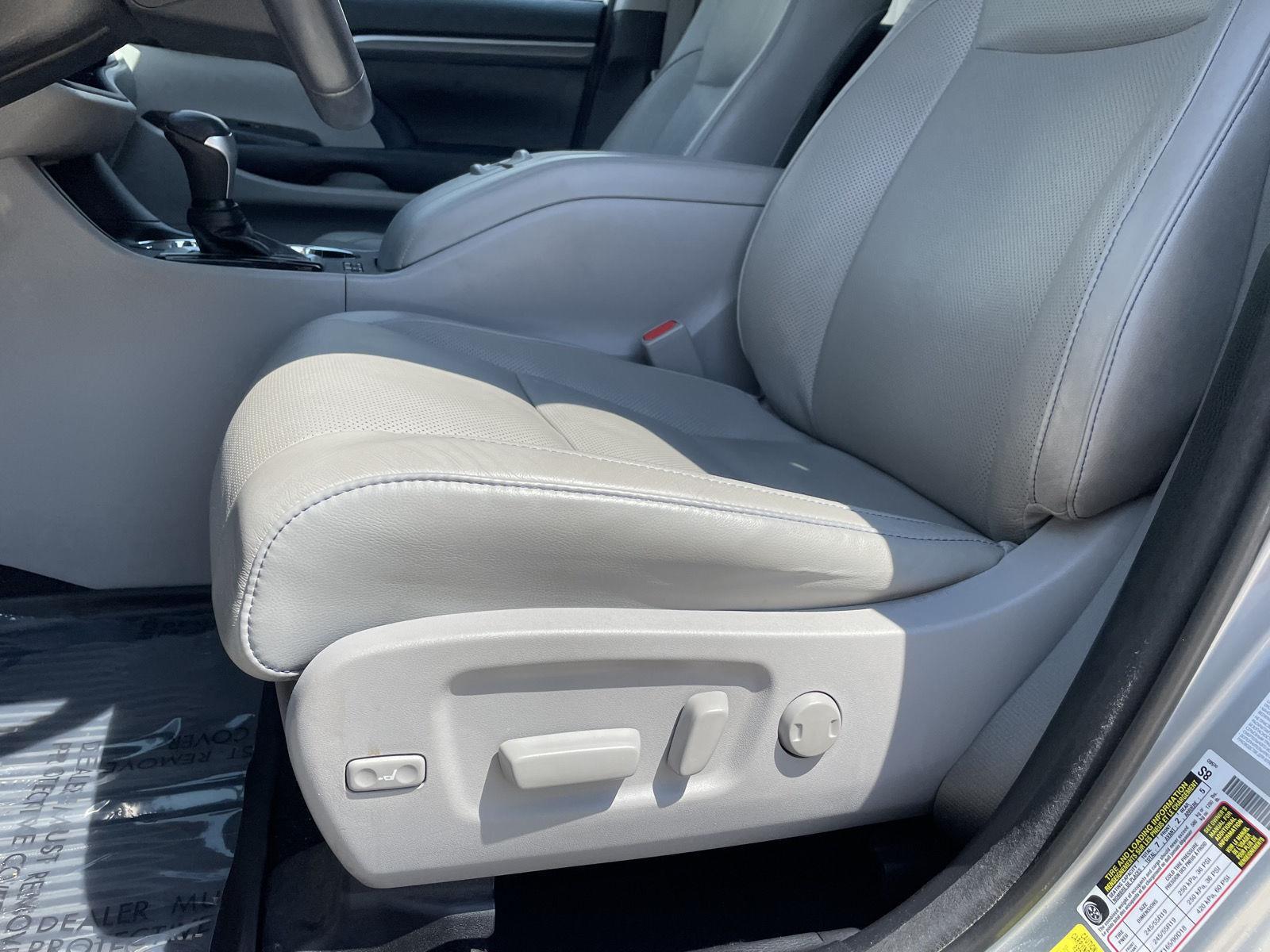 Vehicle photo 17