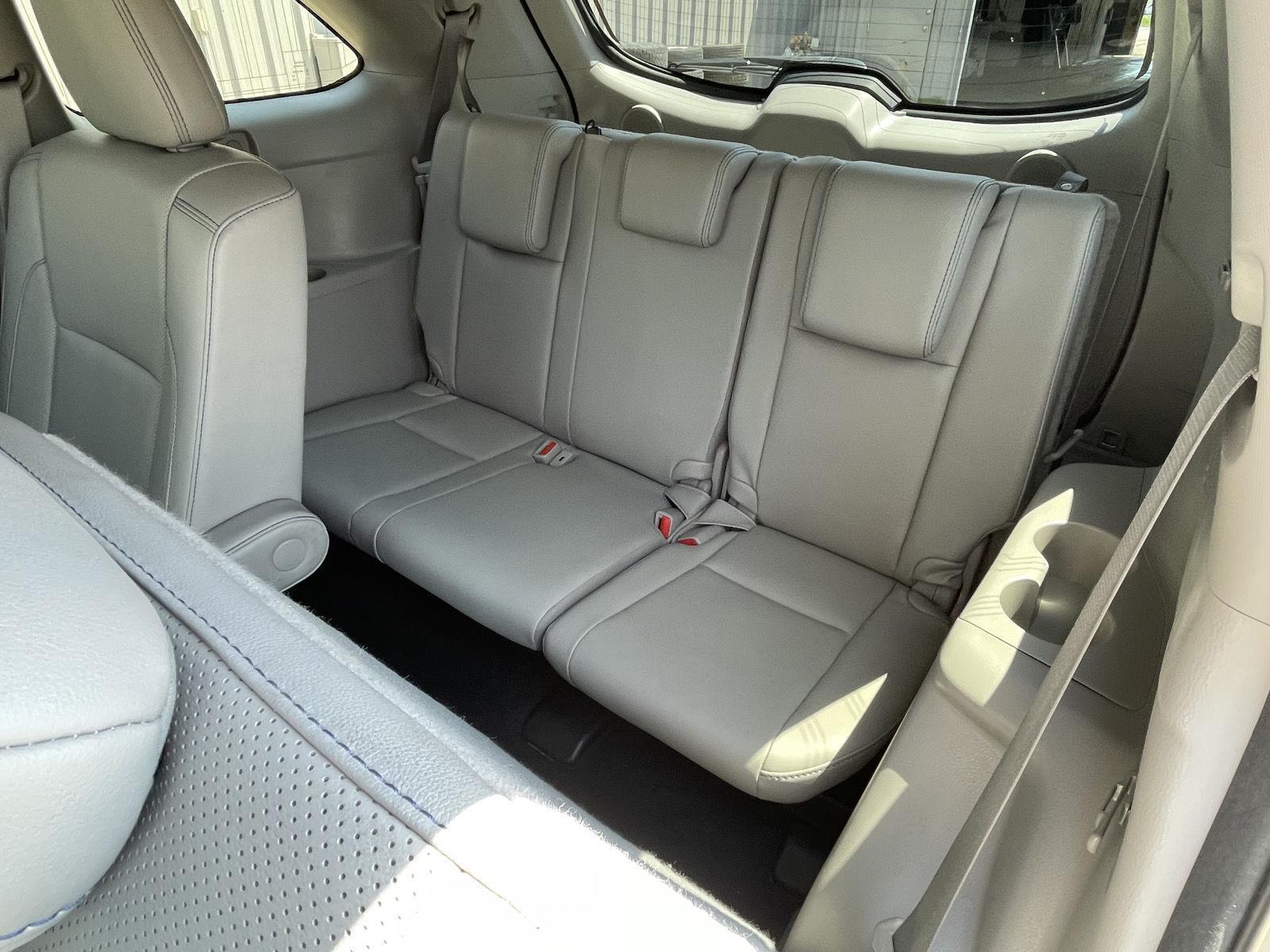 Vehicle photo 18