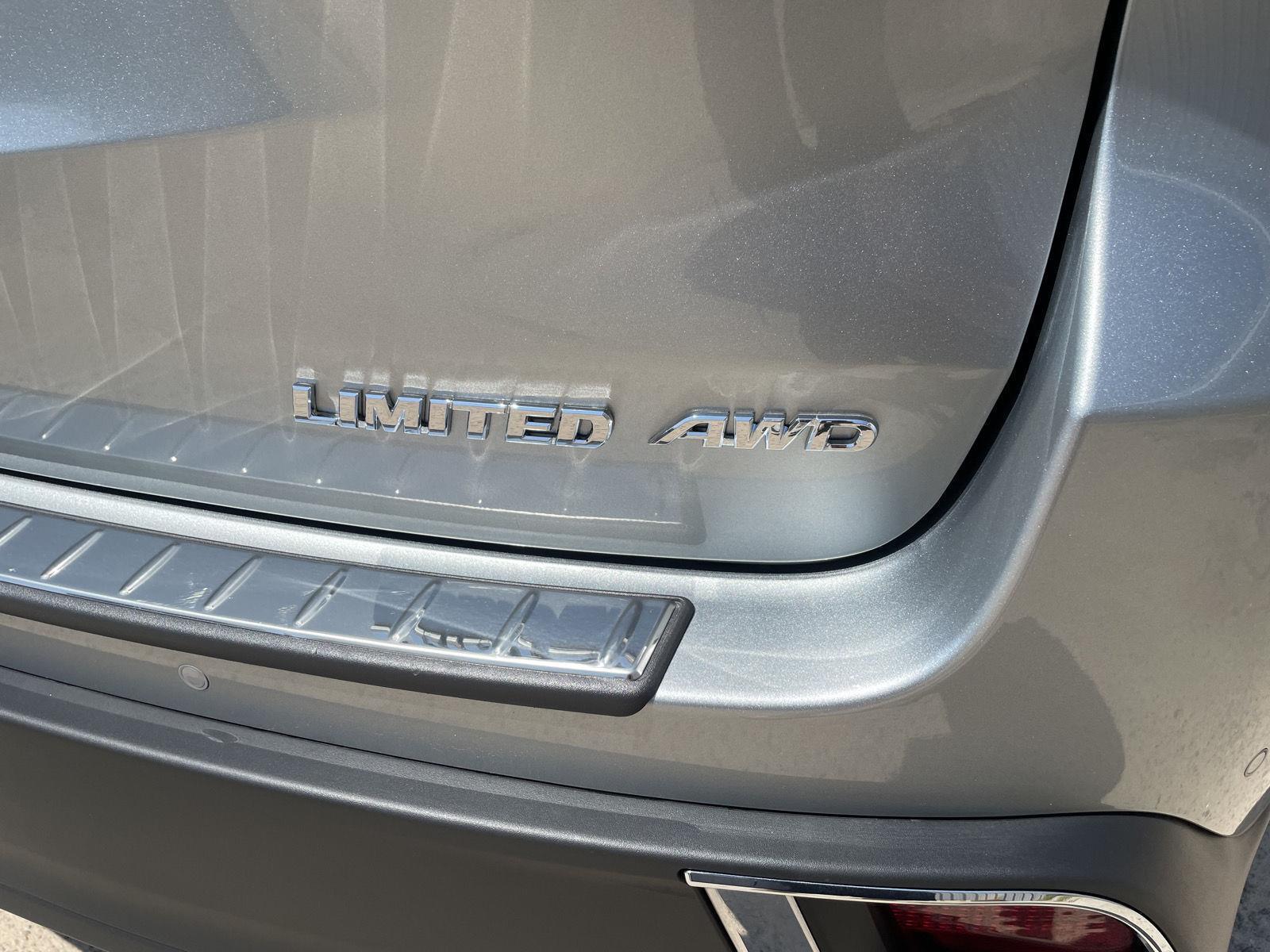 Vehicle photo 19