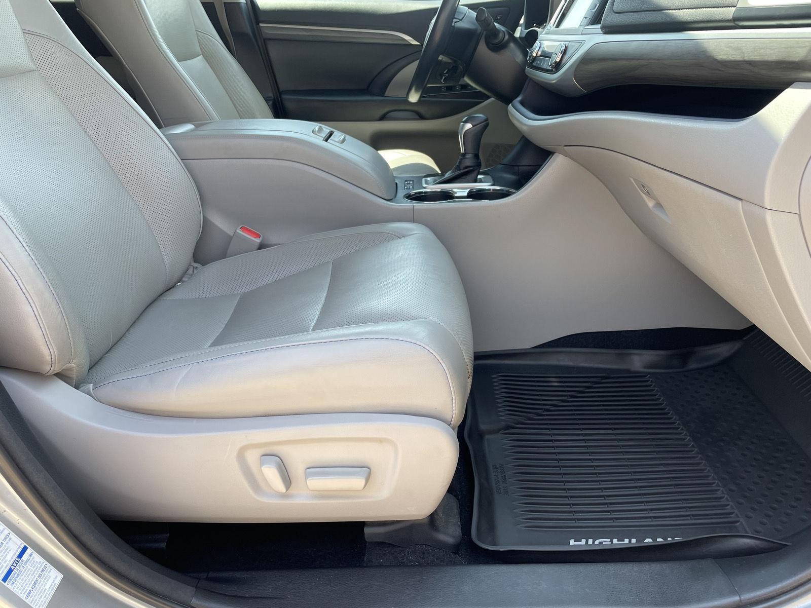 Vehicle photo 23