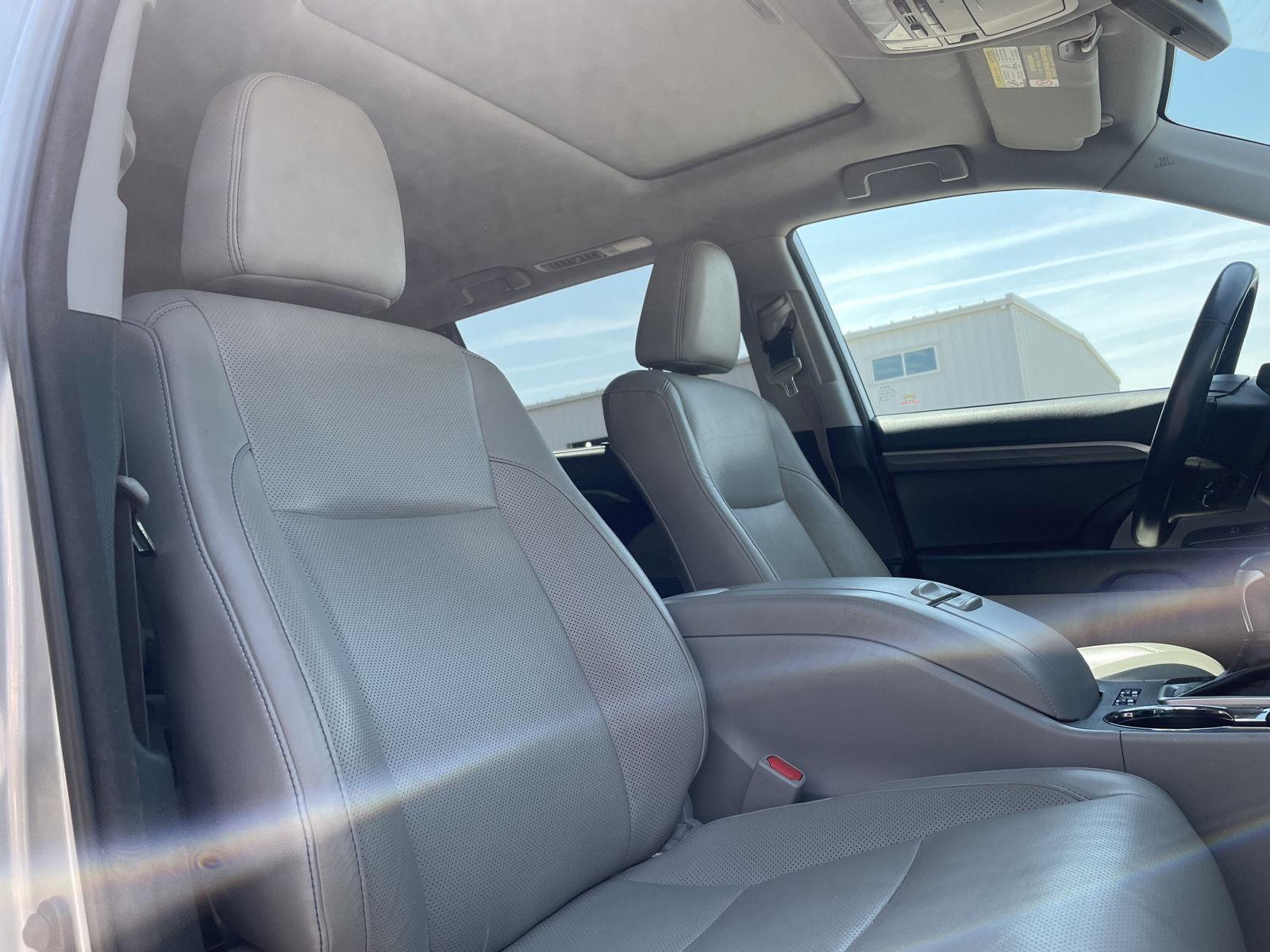 Vehicle photo 24