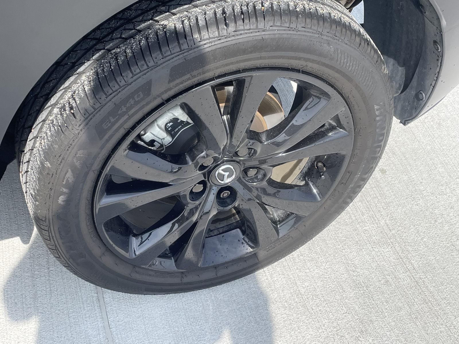 Vehicle photo 9