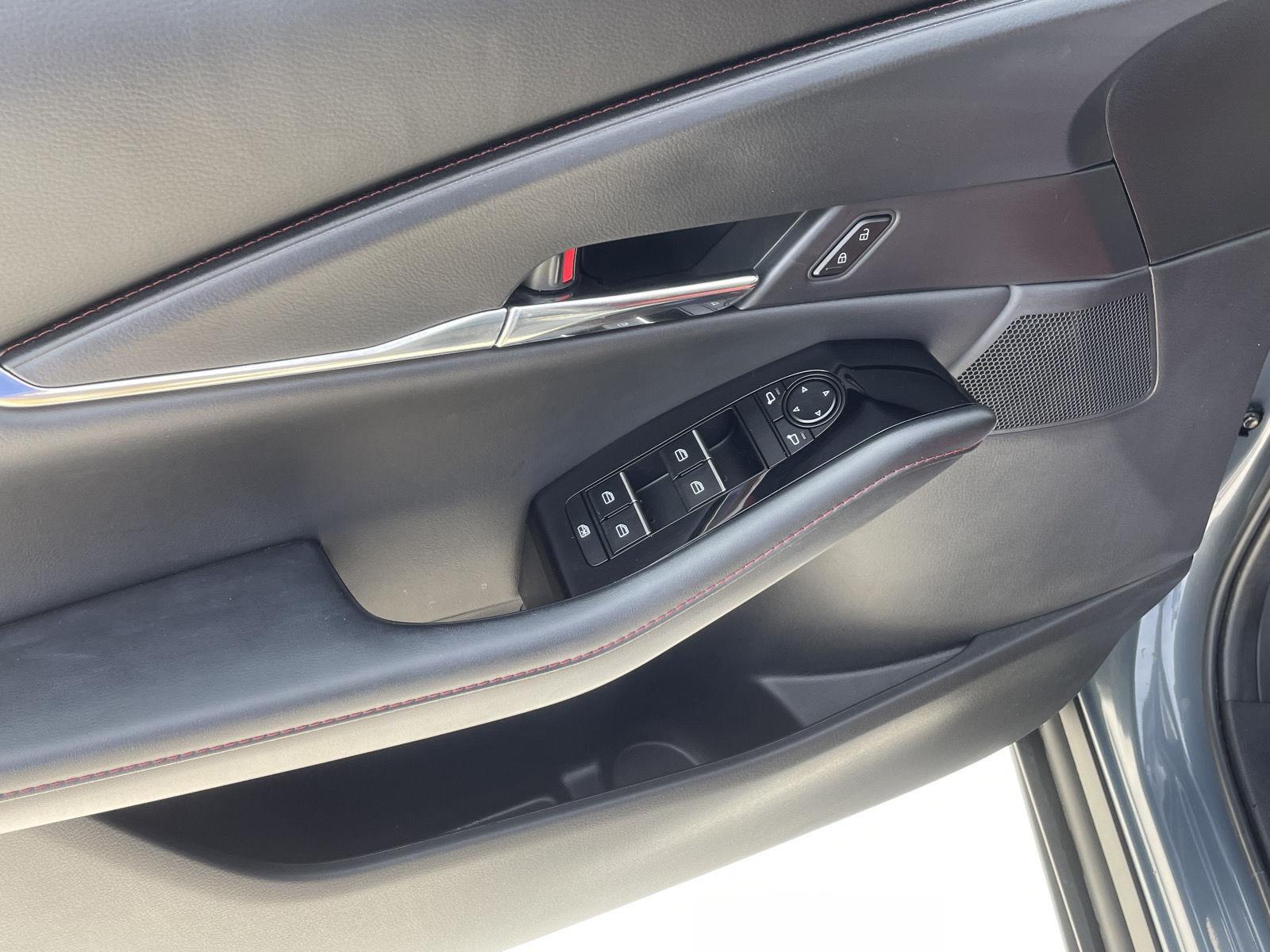 Vehicle photo 11
