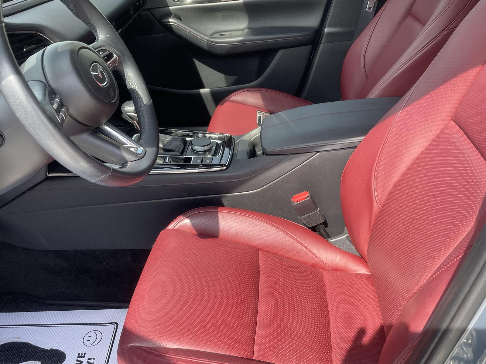 Vehicle photo 12