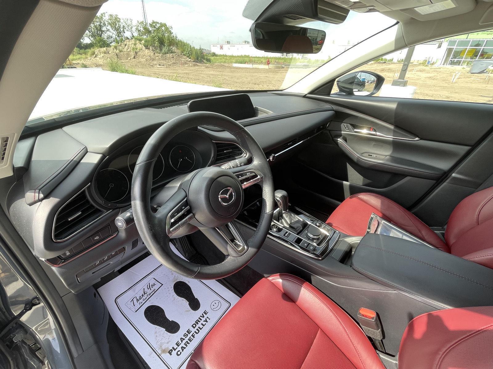 Vehicle photo 13