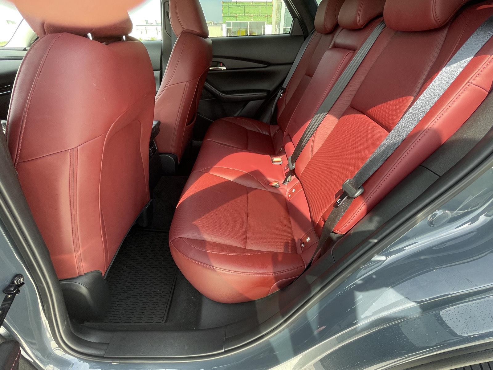 Vehicle photo 14