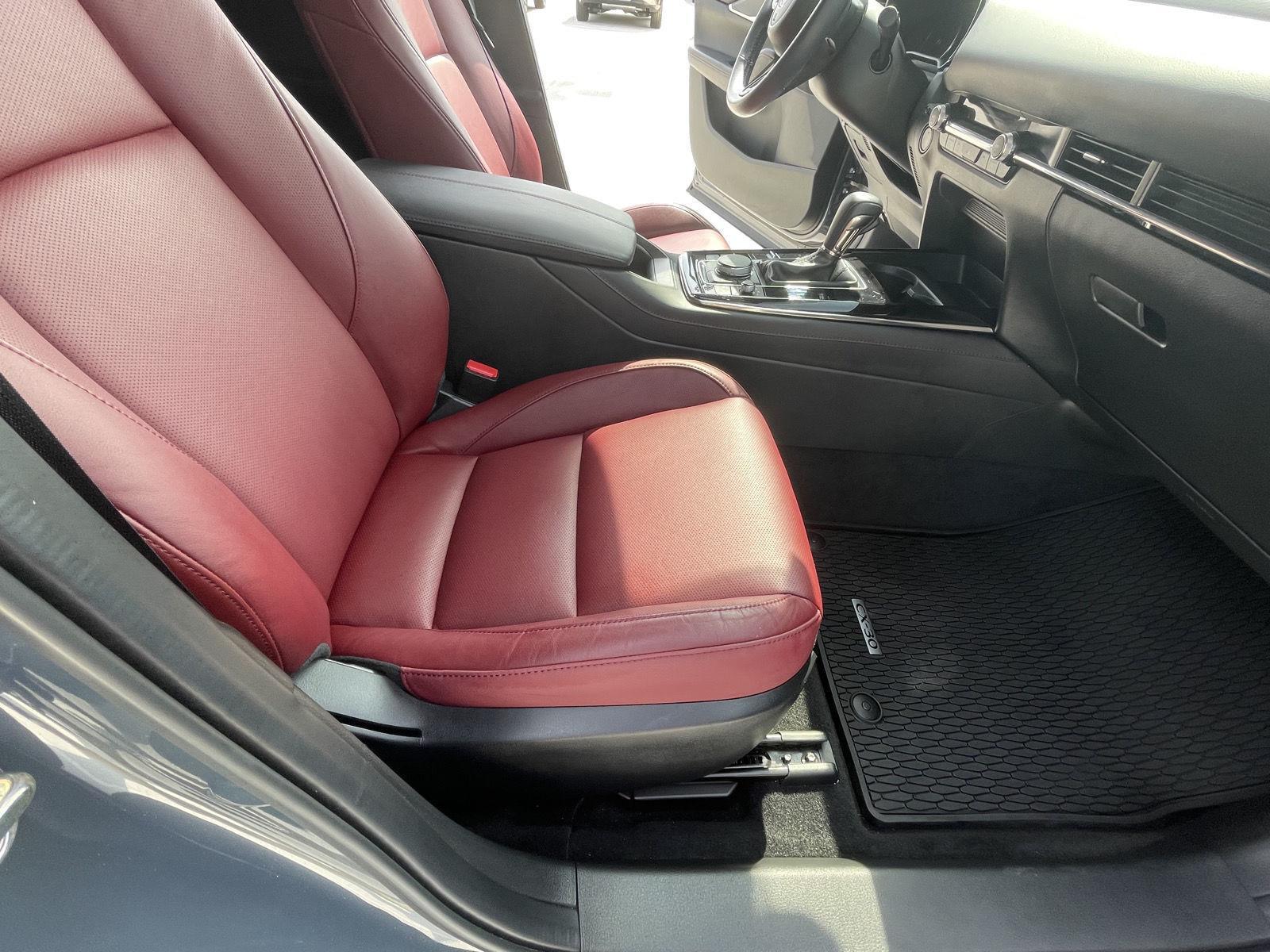 Vehicle photo 17
