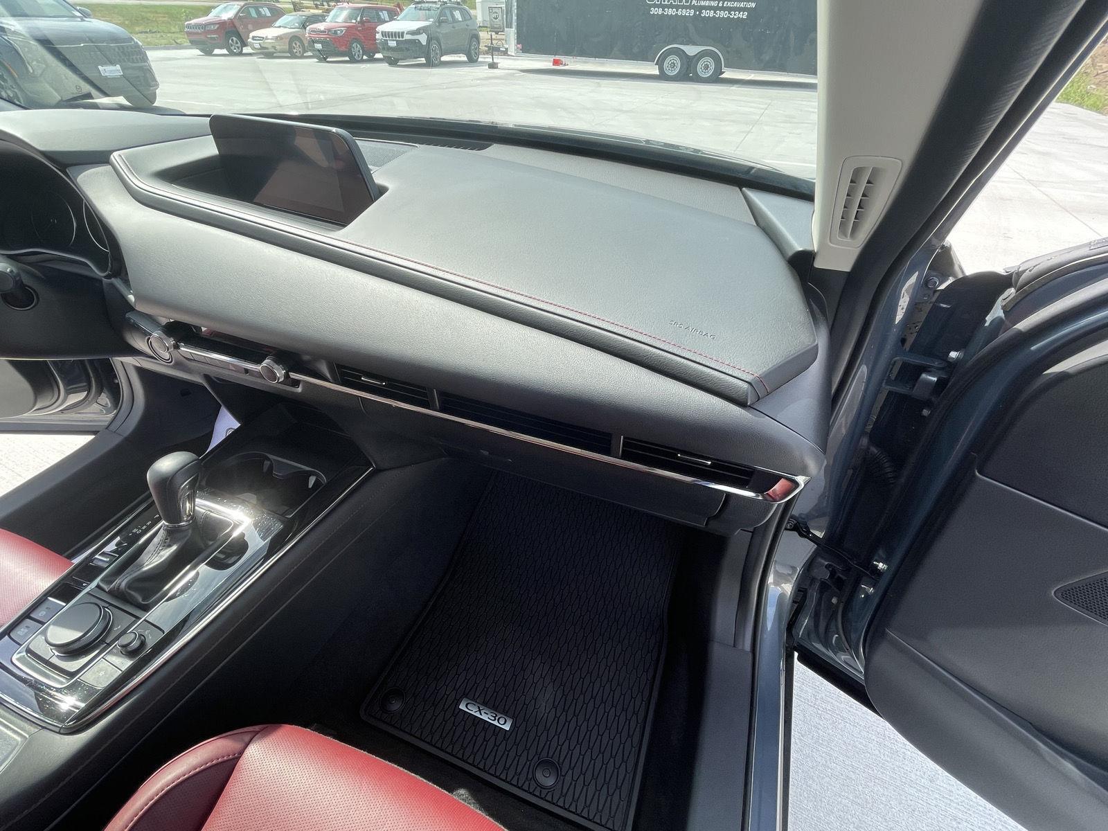 Vehicle photo 18