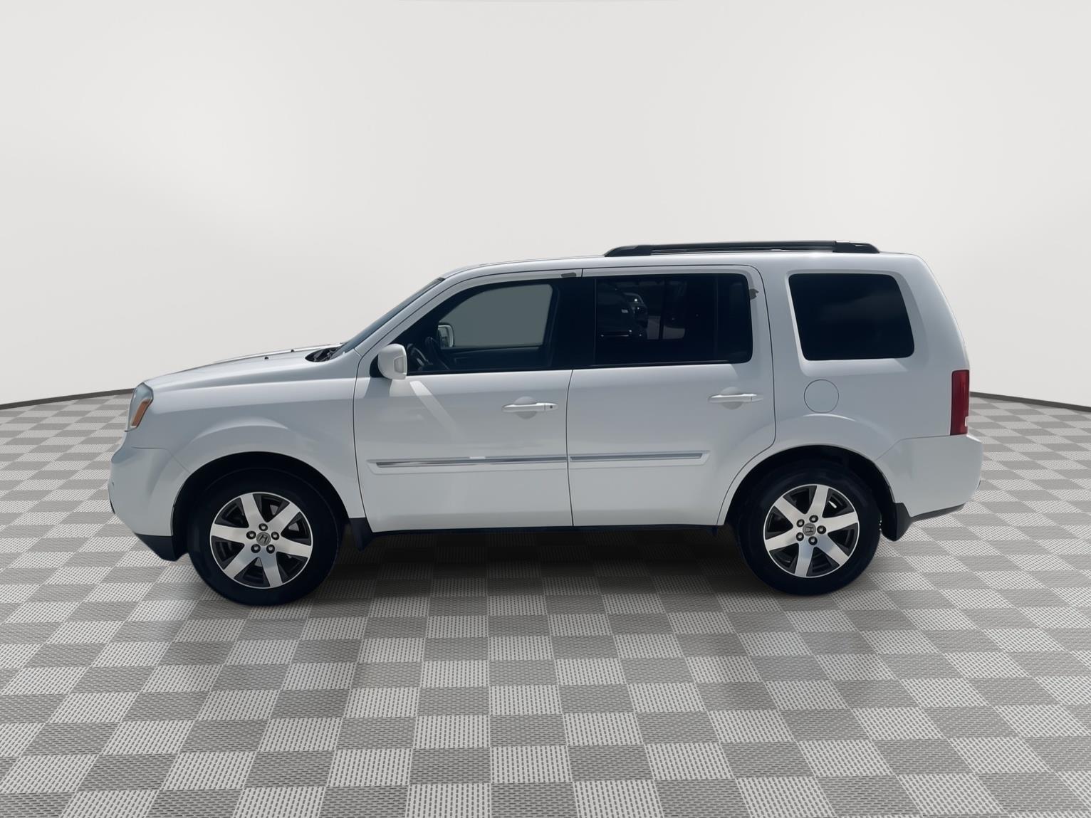 Vehicle photo 2