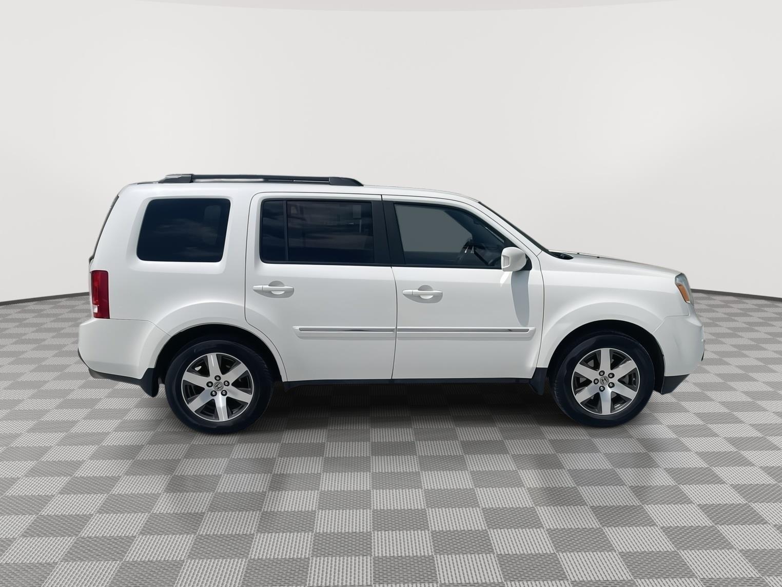 Vehicle photo 7