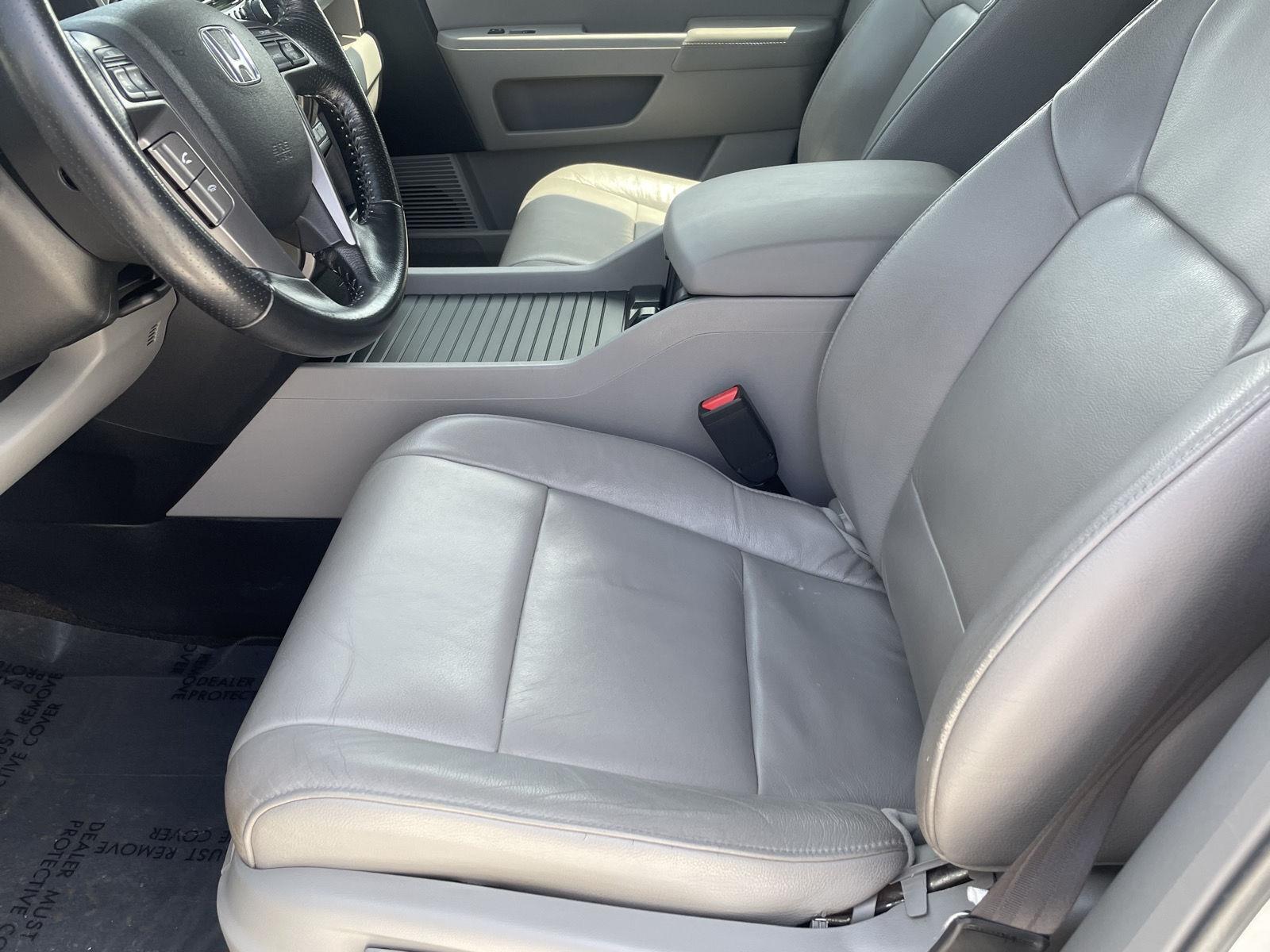Vehicle photo 13