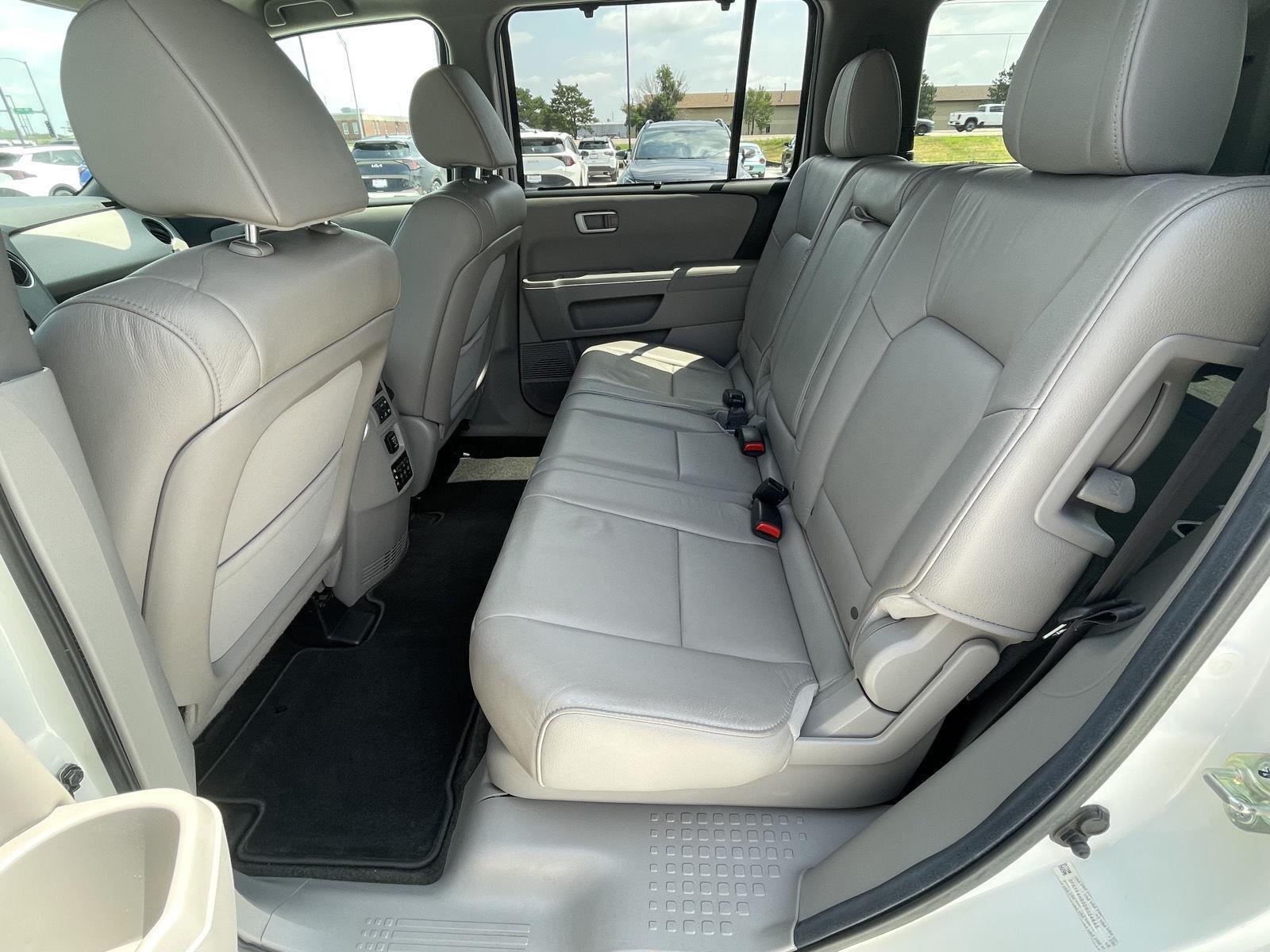 Vehicle photo 15