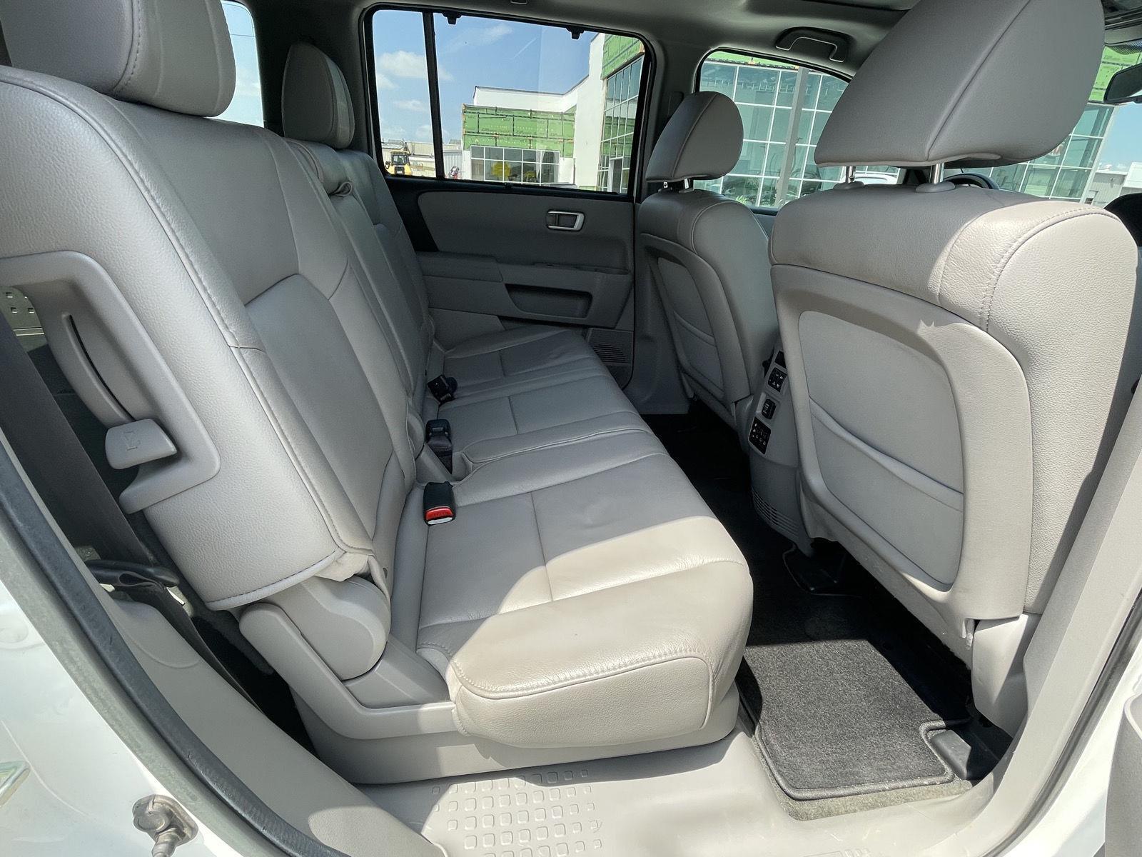 Vehicle photo 17