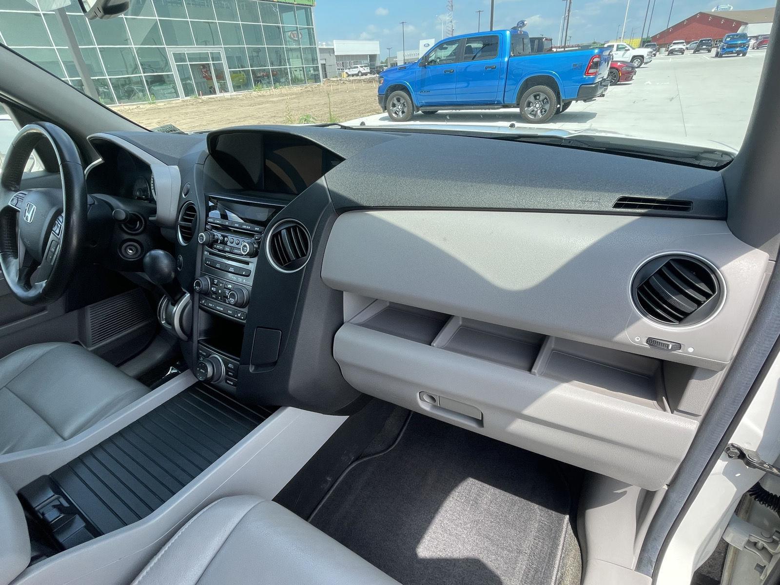 Vehicle photo 19