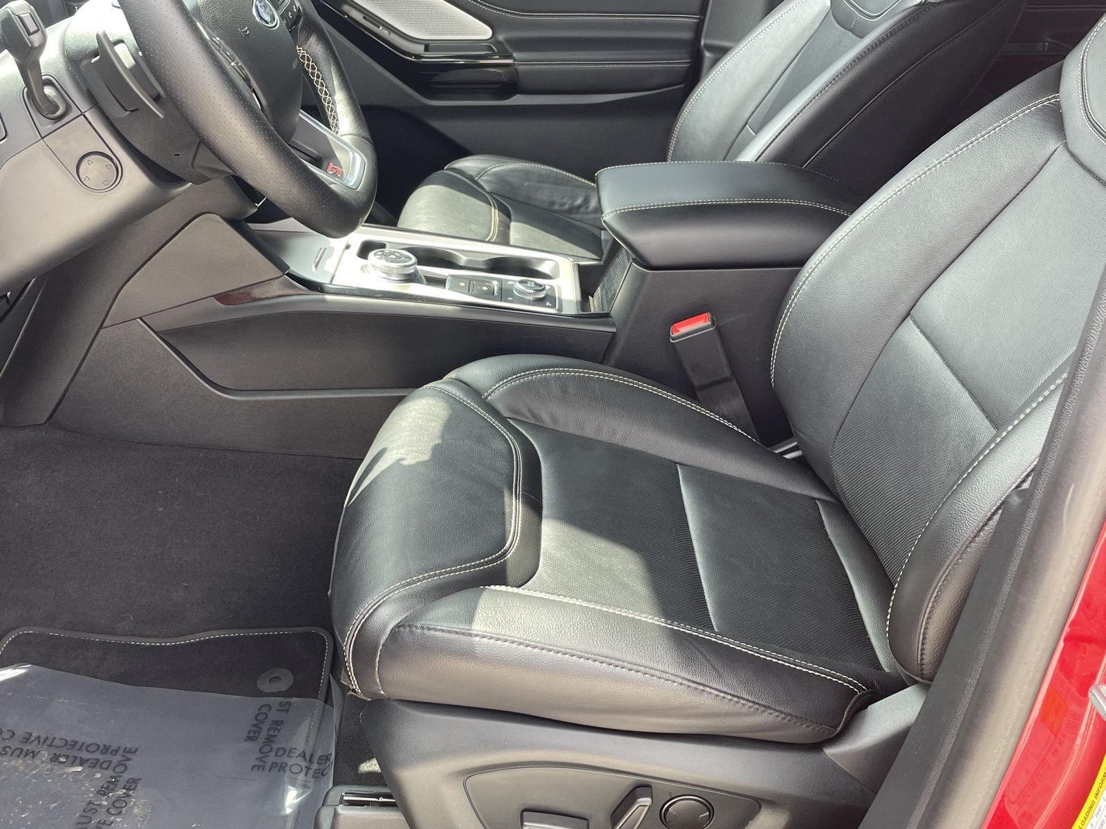 Vehicle photo 13