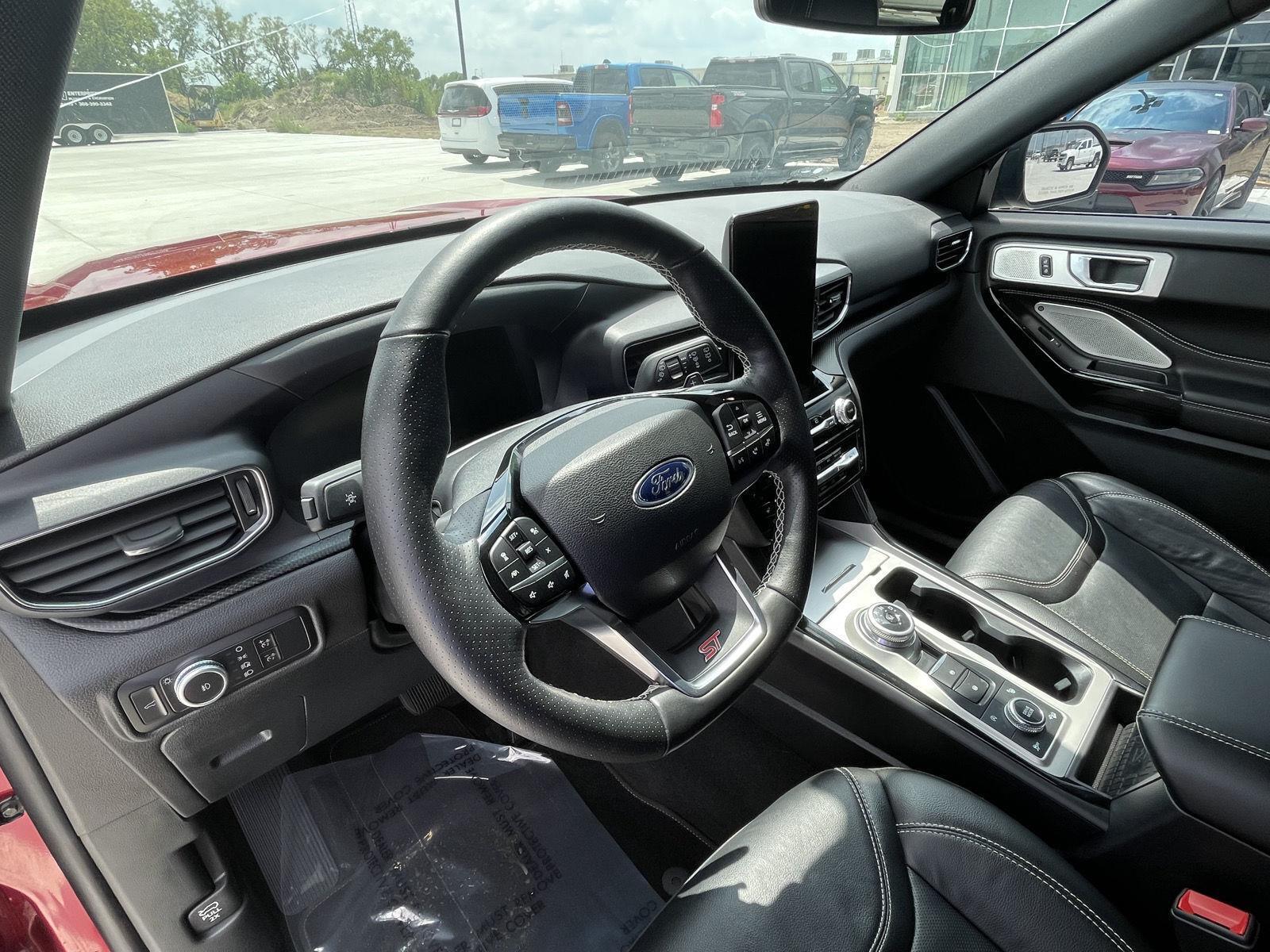Vehicle photo 14