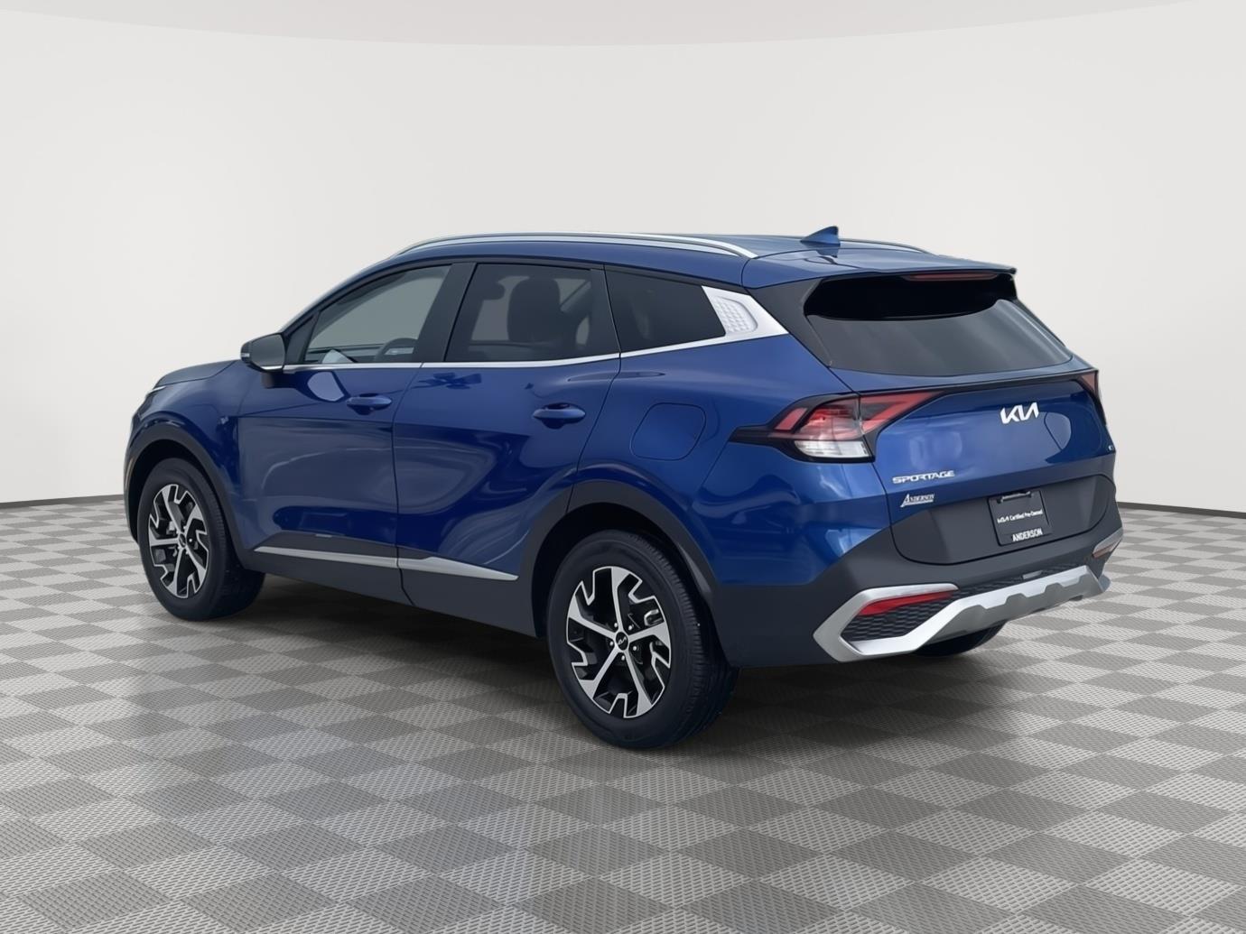 Vehicle photo 4