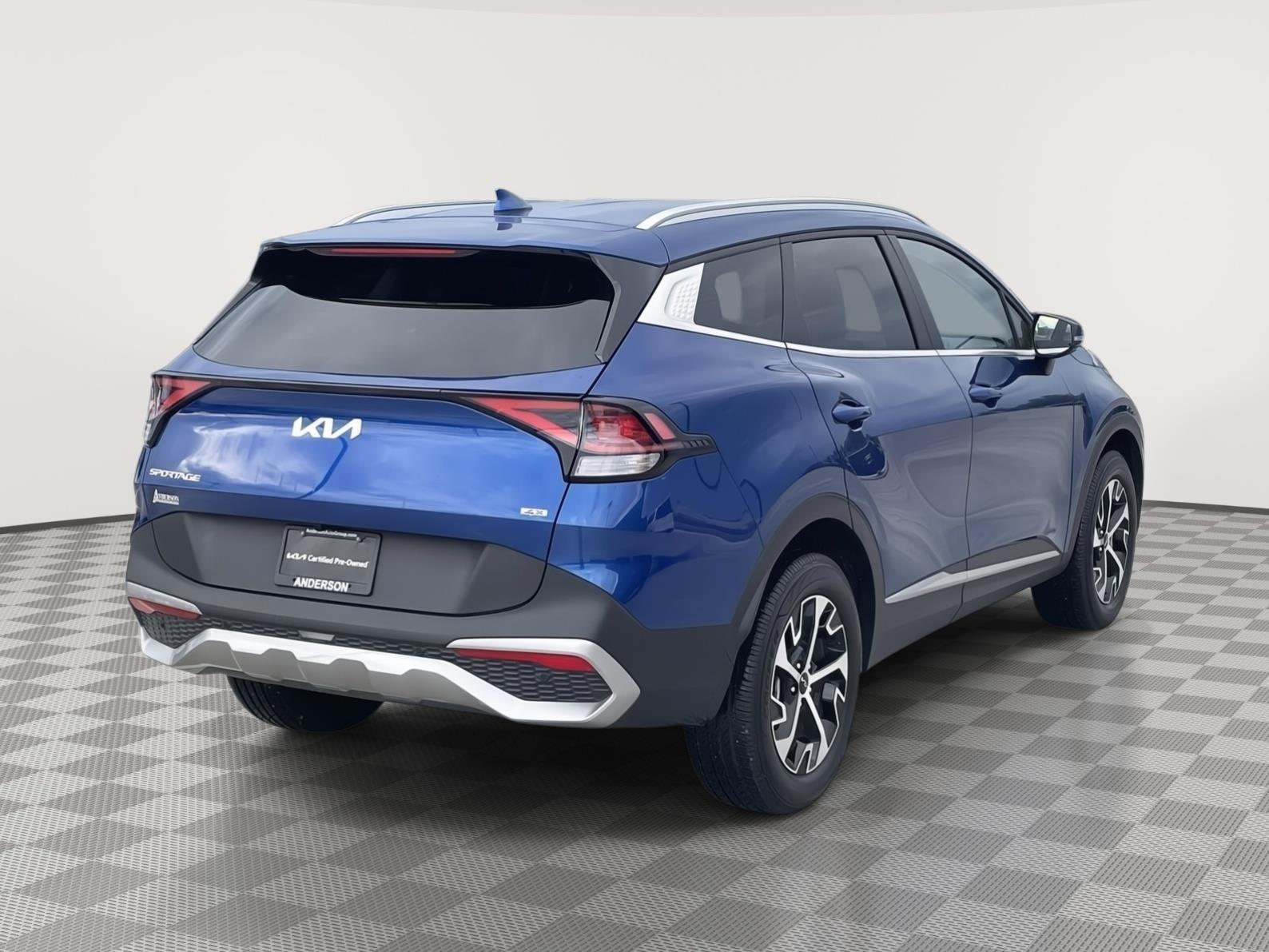 Vehicle photo 6