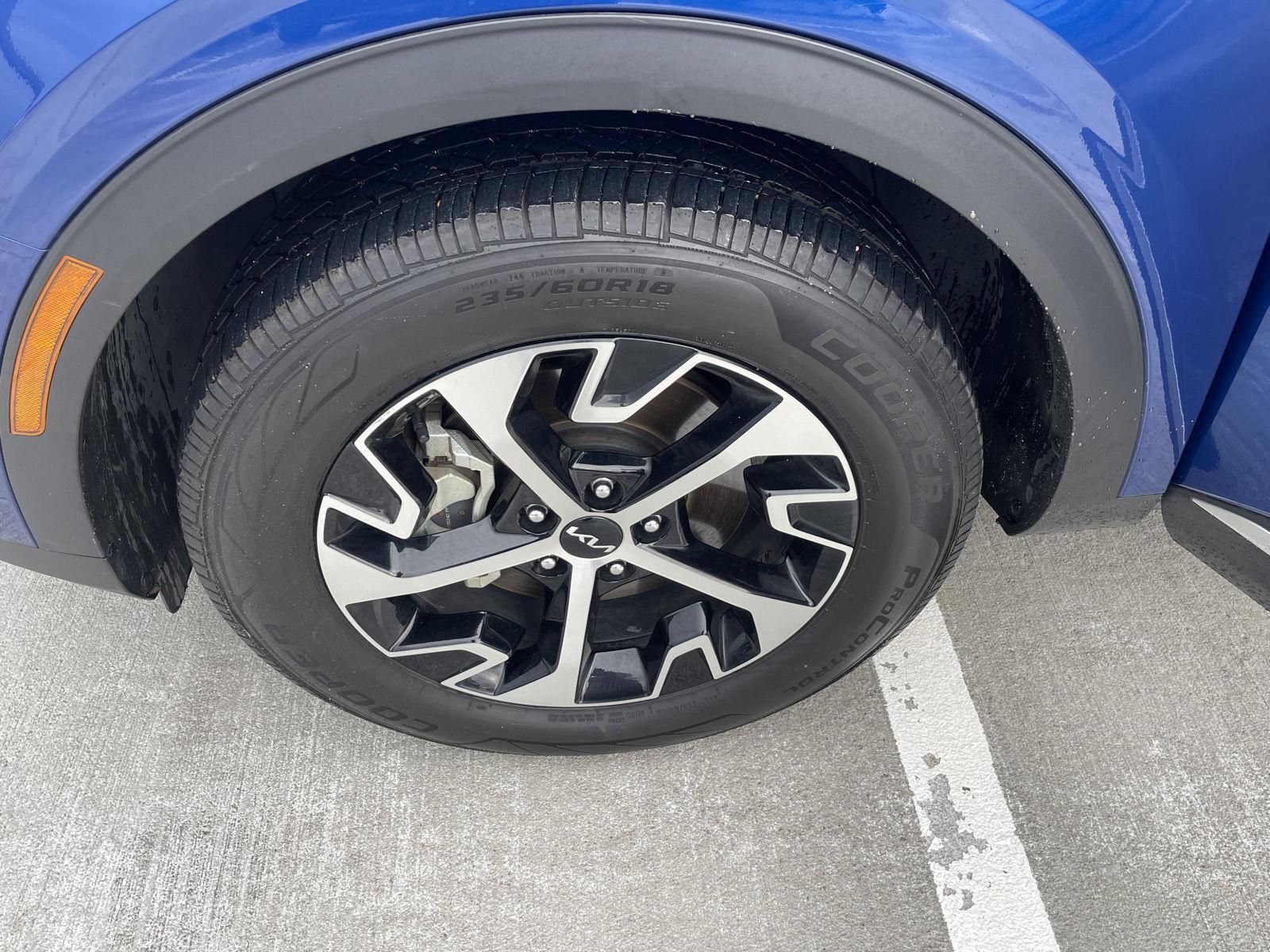 Vehicle photo 11