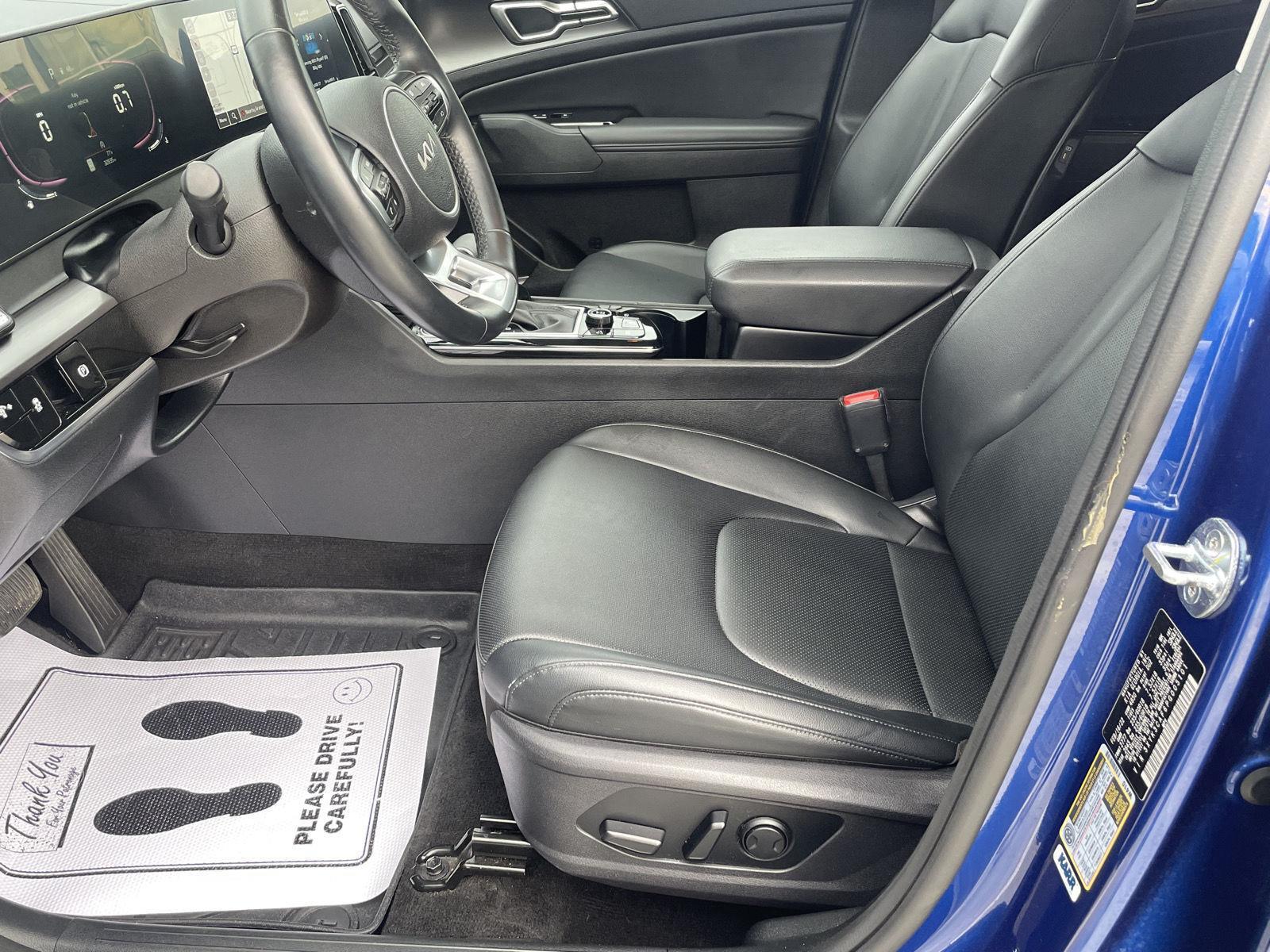 Vehicle photo 14