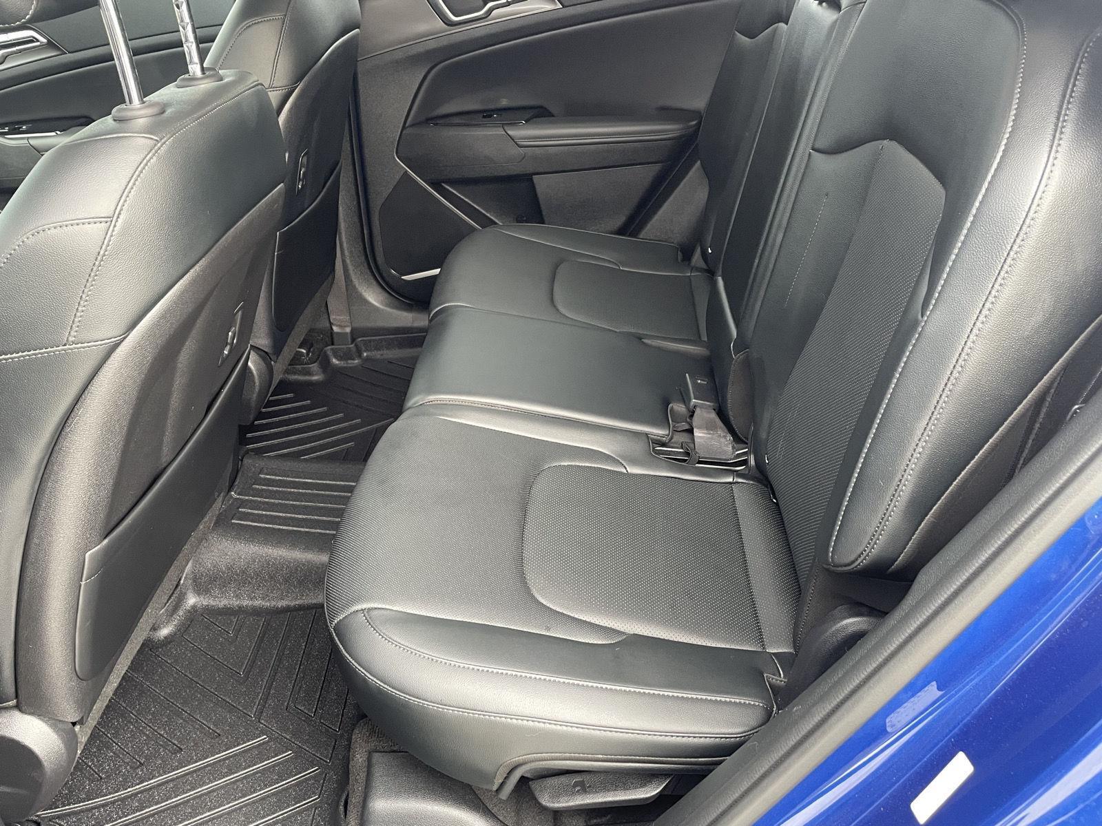 Vehicle photo 16