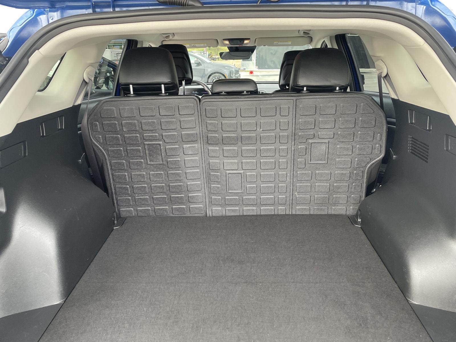 Vehicle photo 17