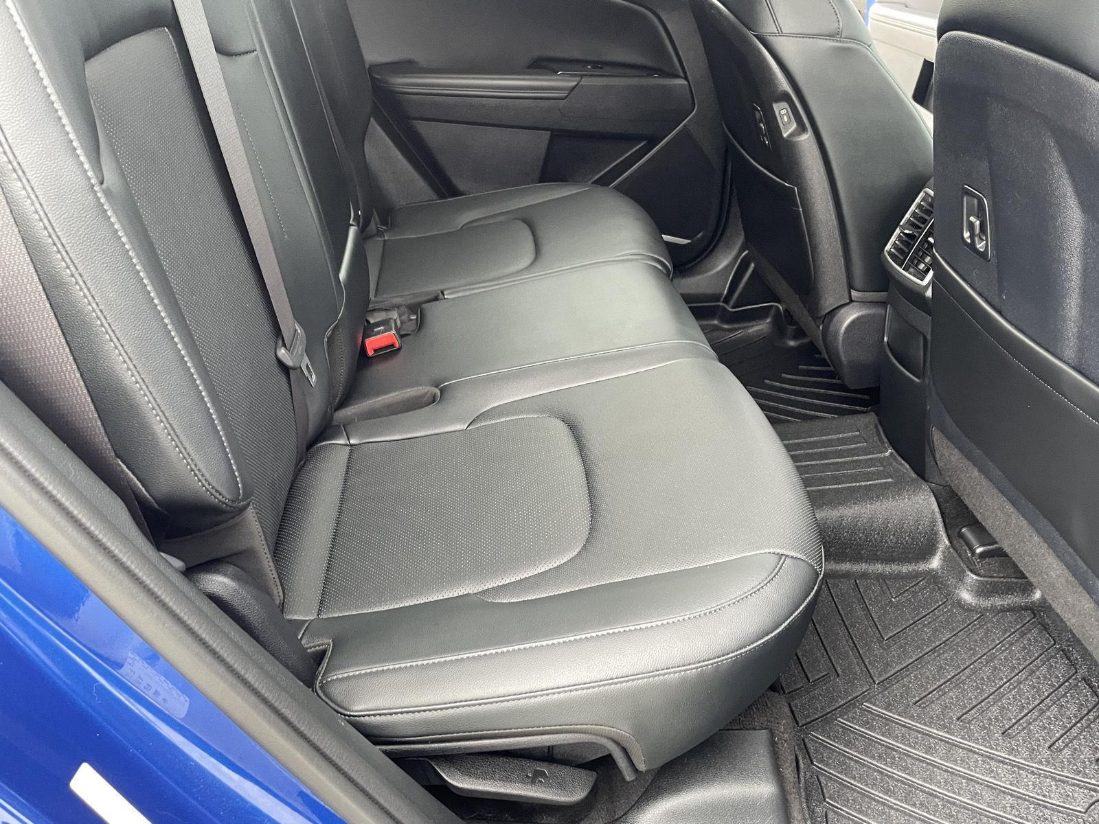 Vehicle photo 18