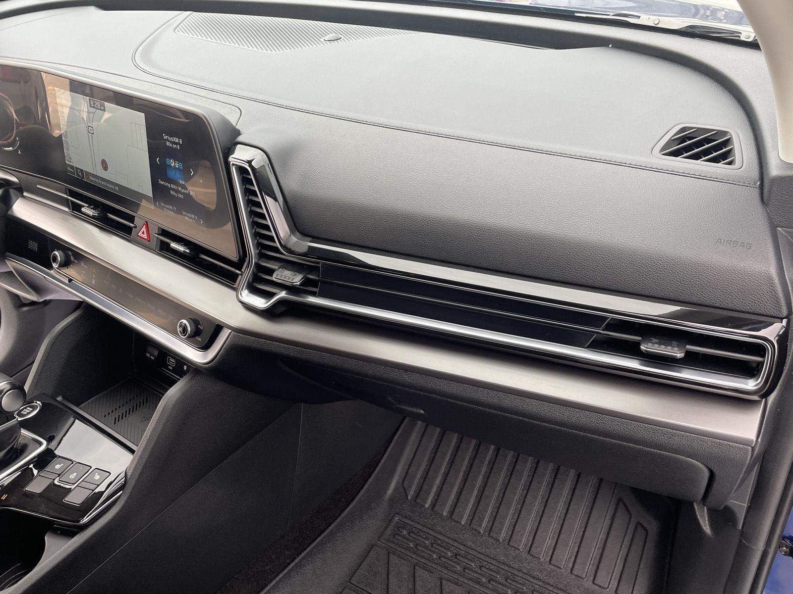 Vehicle photo 20