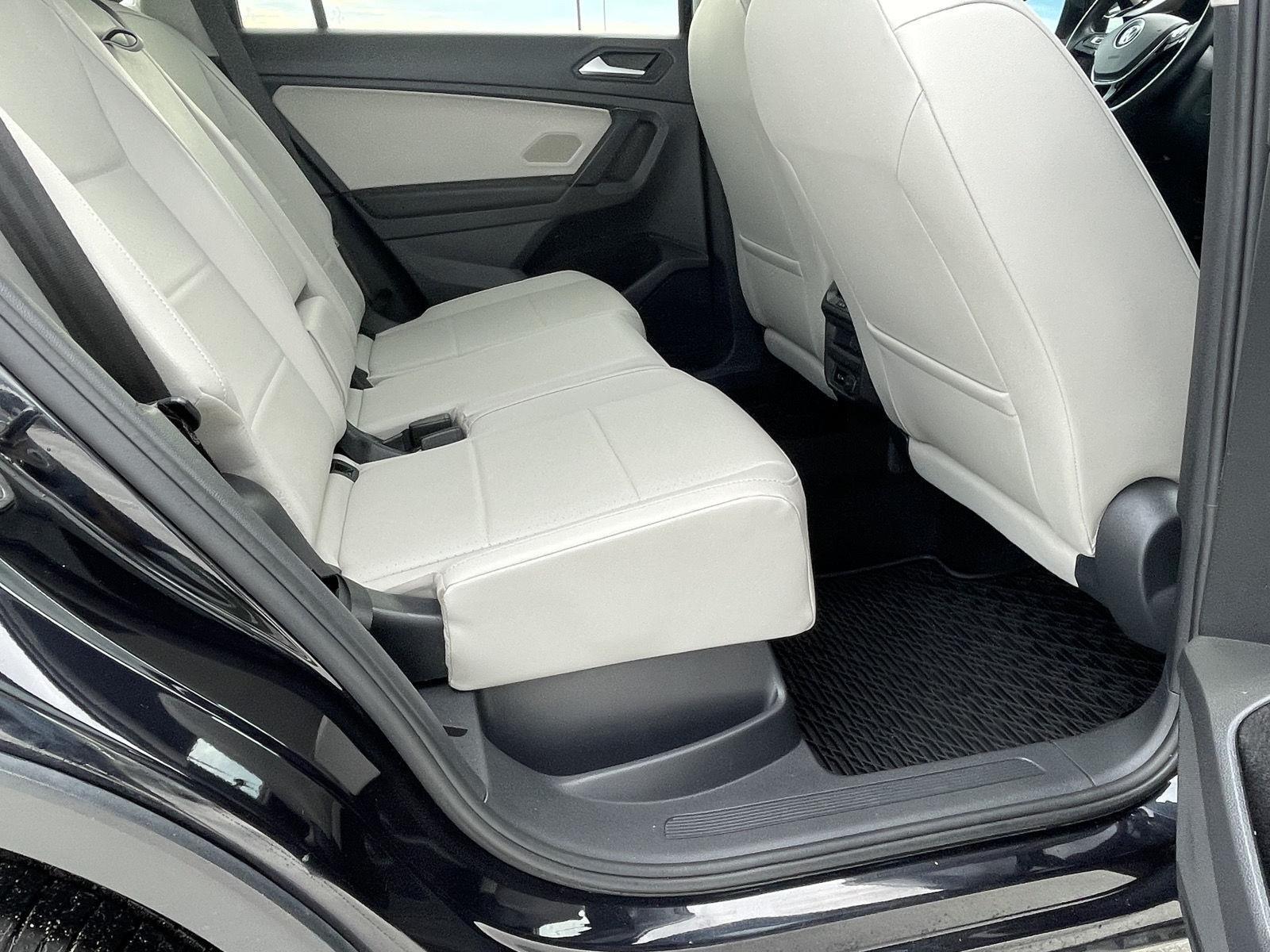 Vehicle photo 18